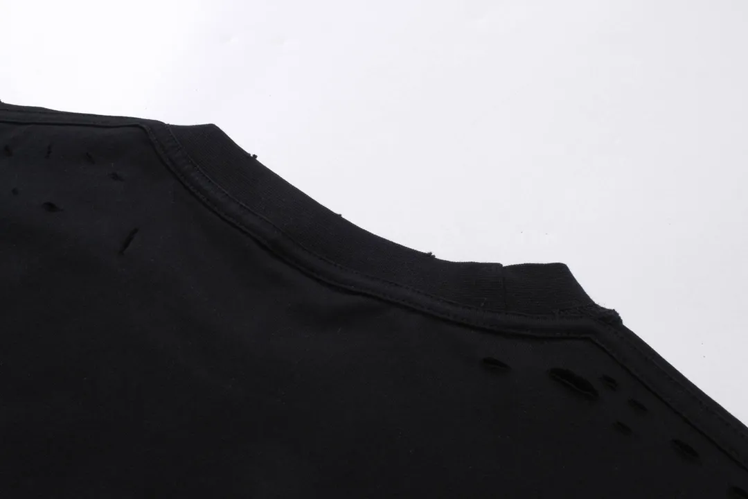 🅿️194 Detailed picture [Top version. Official website quality] BALENCI*GA/Paris AI GENERATED series new T-shirt #2024 new style. The reverse stitching design is full of sense. The front, back and left sleeves are printed with the new LOGO. The ready-made clothes are washed and worn. Notice! ️The original version of this style is made with reverse stitching. It is worn, washed and distressed. This is the normal practice in the Jubie market. The black and gray cuff prints are different. #2024 Spring and Summer Brick Cabinet Synchronization Welcome to compare. The fabric is made of Paris ZP custom-woven and dyed cotton double yarn, with a weight of 260 grams. The cloth surface is clean. The cloth pattern is clear, soft and comfortable. The threads are dyed with no color difference. The classic letter LOGO is printed with imported environmentally friendly glue. The letters are clear and the effect is three-dimensional. Restore the brick cabinet, adopt OS loose shoulder style. Same style for men and women. Code: BL223335 Color: black, light gray, white. Size: XS to L