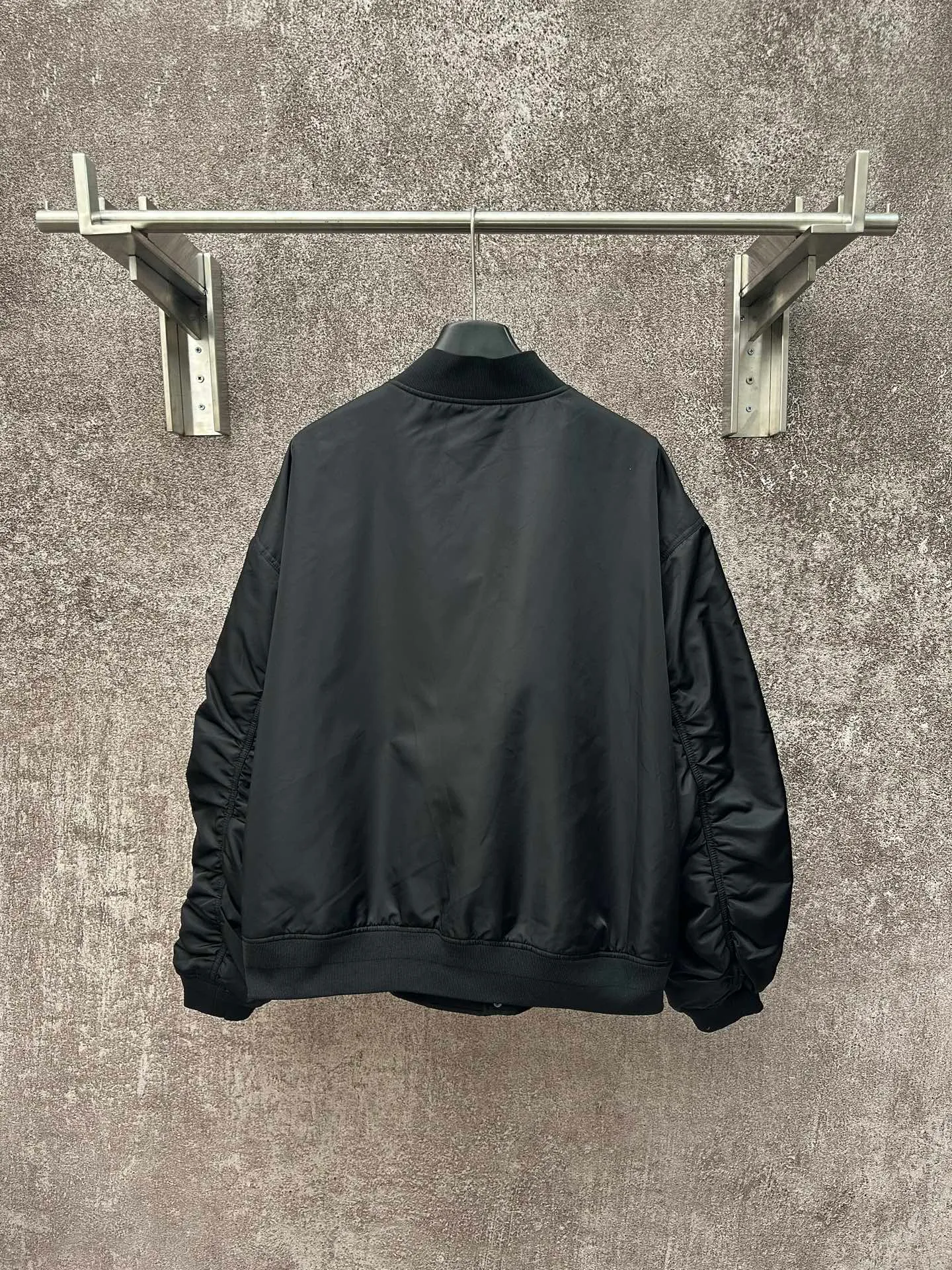🅿️610 BALENCIAGA 2025 FW new large size flying cotton jacket with large white letter logo embroidery on the chest. Front snap-button flap pocket. Loose cut sleeves. Pleated effect. Knitted rib collar, sleeves and hem. Lining with same color lining. Size: S M L XL