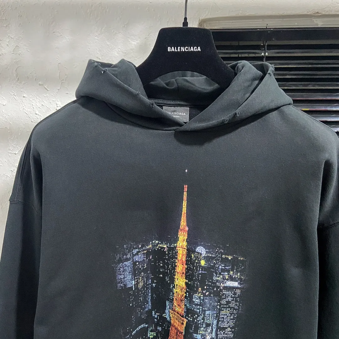 🅿️310 7156# Actual photo top version [[BALENCIA*GA] official website quality Paris new Japanese Tokyo Tower series hooded sweatshirt OS version loose dropped shoulders Unisex style Fabric: 480g 100% cotton terry Davidson process: front and back digital printing garment wash worn distressed solid color Color: black blue off-white Size: XS S M L