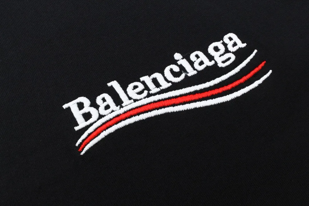 🅿️300 BALENCI*GA Paris classic cola embroidered long sleeves, the fabric is made of Paris custom-woven and dyed double-yarn pure cotton fabric. The weight is 280g. The thread is custom-woven and dyed without color difference. The front and rear panels are made of imported Tajima embroidery. The cuffs are plaid shirt splicing. Two high-temperature shaping washes. os dropped shoulders and loose version. Same style for men and women -Color: black -SIZE: XS S M L Style number 8623#