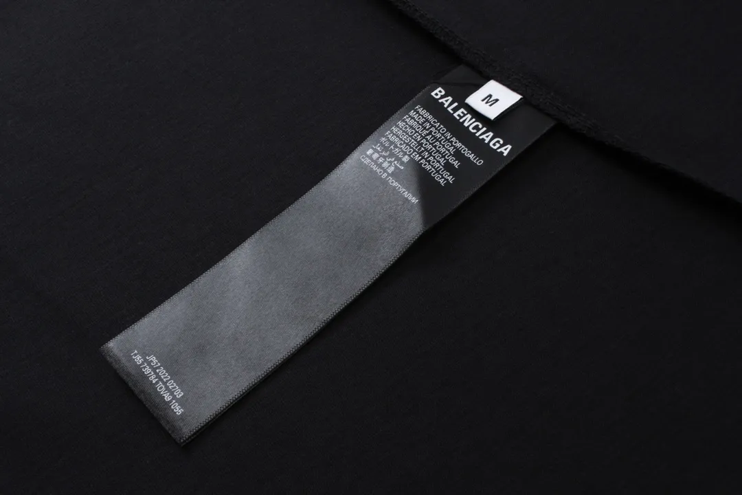 🅿️194 Detailed picture [Top version. Official website quality] BALENCI*GA/Paris. 2024 new style, Paris. Japan Tokyo Tower limited edition. Front and rear direct-injection printing, washed and distressed short-sleeved T-shirt, 2024 new style. Y plate customization. Special market currency. Brick cabinets are synchronized. Genuine products are developed at the first time, and you can print and compare! The fabric is made of Paris ZP custom-woven and dyed cotton double yarn. Weighing 260 grams, the cloth surface is clean. The cloth pattern is clear, soft and comfortable. The threads are dyed with no color difference. The printing uses environmentally friendly imported materials for direct-injection printing, with clear letters and three-dimensional effect. The entire garment is washed, distressed and worn. The version adopts OS loose shoulder design. Same style for men and women. Code: BL223381 Color: black blue. Beige. Size: XS to L