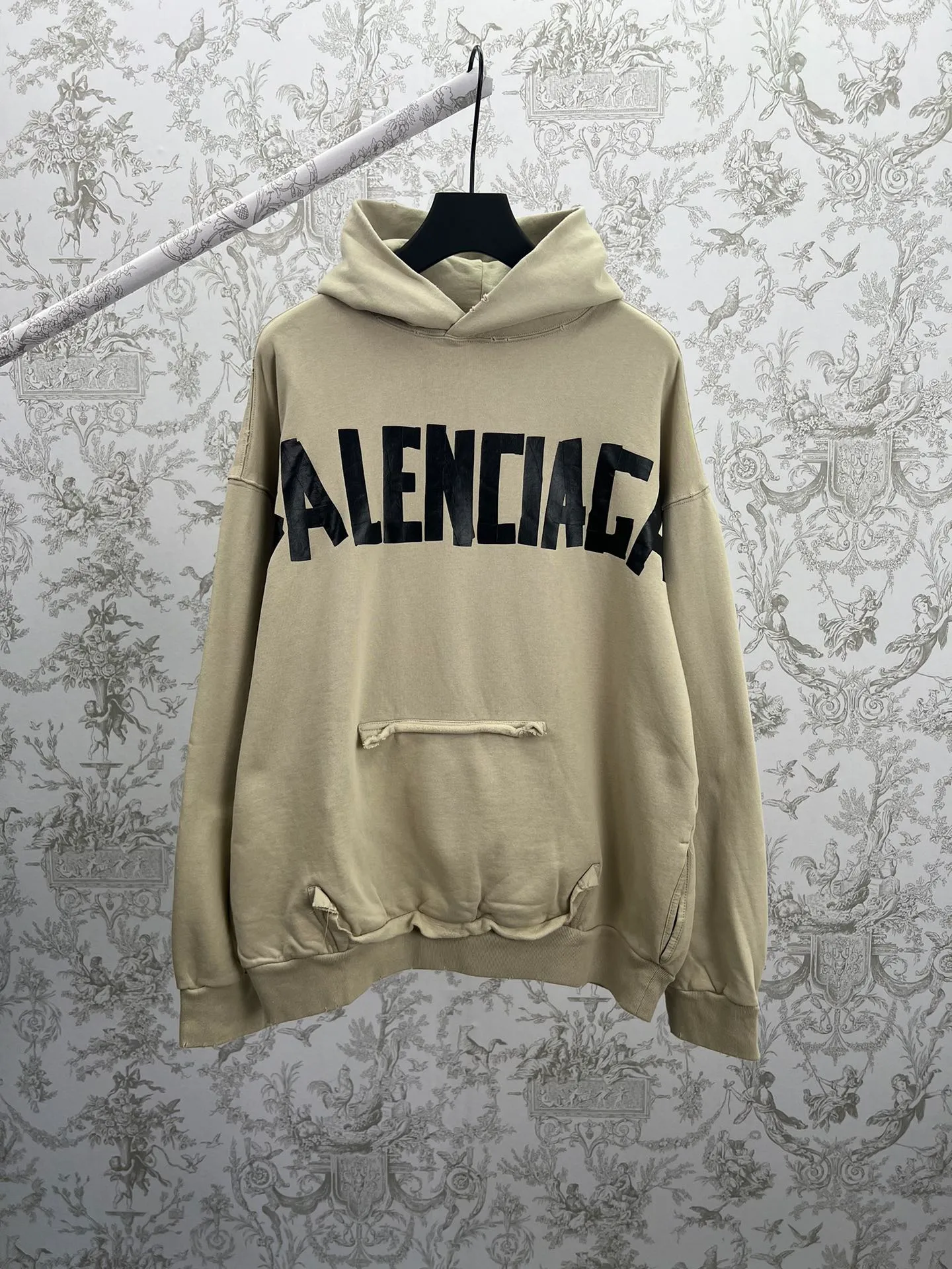 🅿️490 Paris 25ss new TAPE TYPE RIPPED POCKET HOODIE hooded sweatshirt with hole pockets and tape type logo on the front and back. Distressed details. Size: XS.S.M.L.