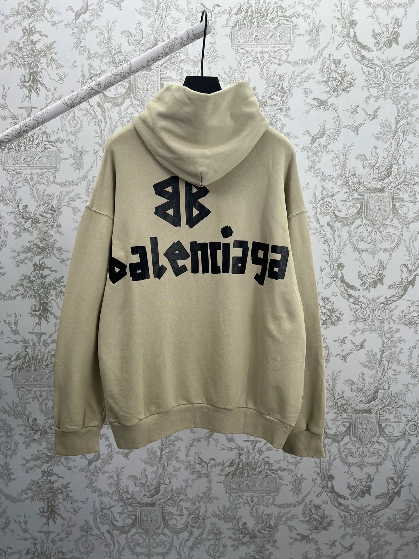 🅿️490 Paris 25ss new TAPE TYPE RIPPED POCKET HOODIE hooded sweatshirt with hole pockets and tape type logo on the front and back. Distressed details. Size: XS.S.M.L.