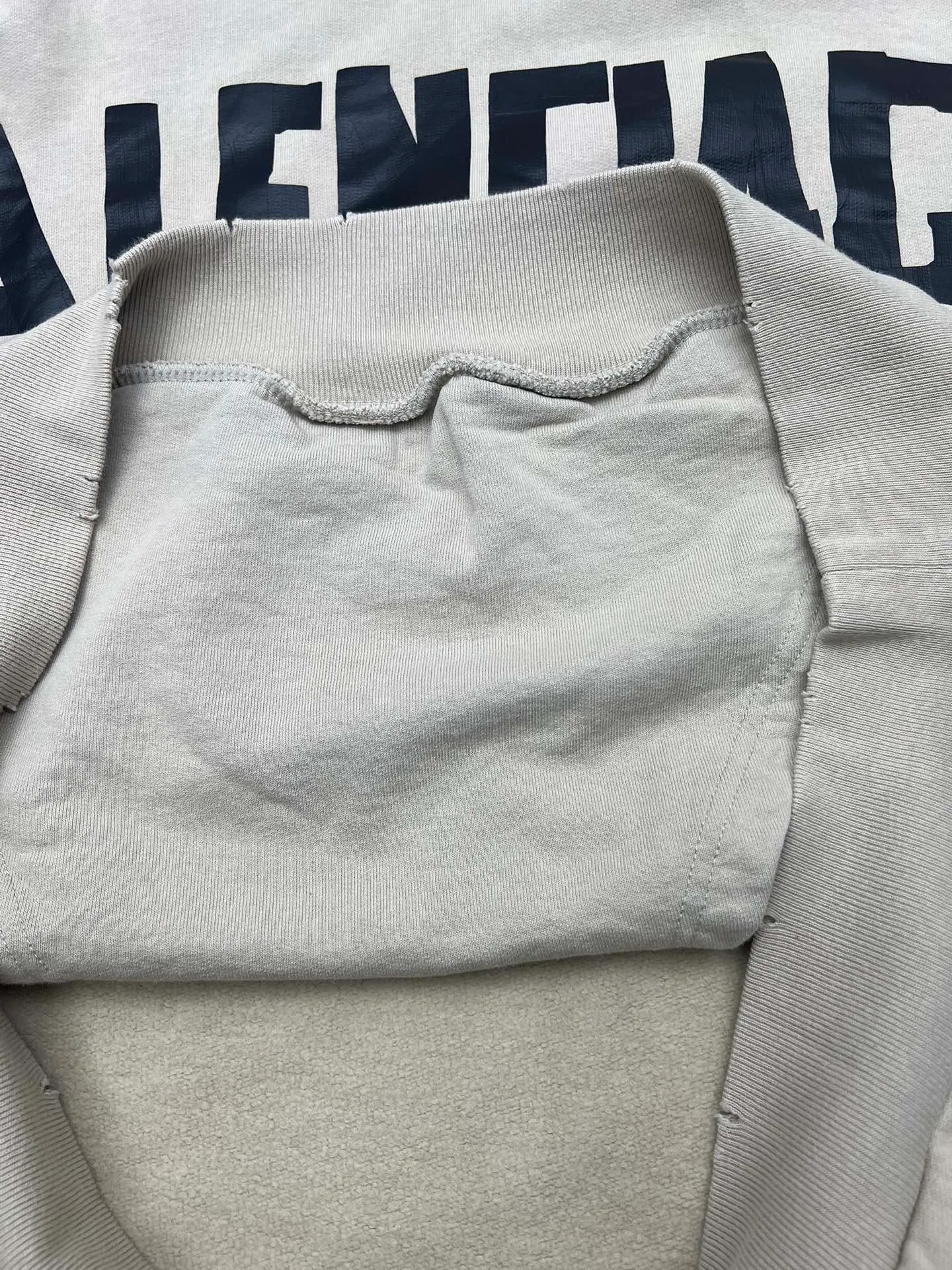 🅿️490 Paris 25ss new TAPE TYPE RIPPED POCKET HOODIE hooded sweatshirt with hole pockets and tape type logo on the front and back. Distressed details. Size: XS.S.M.L.
