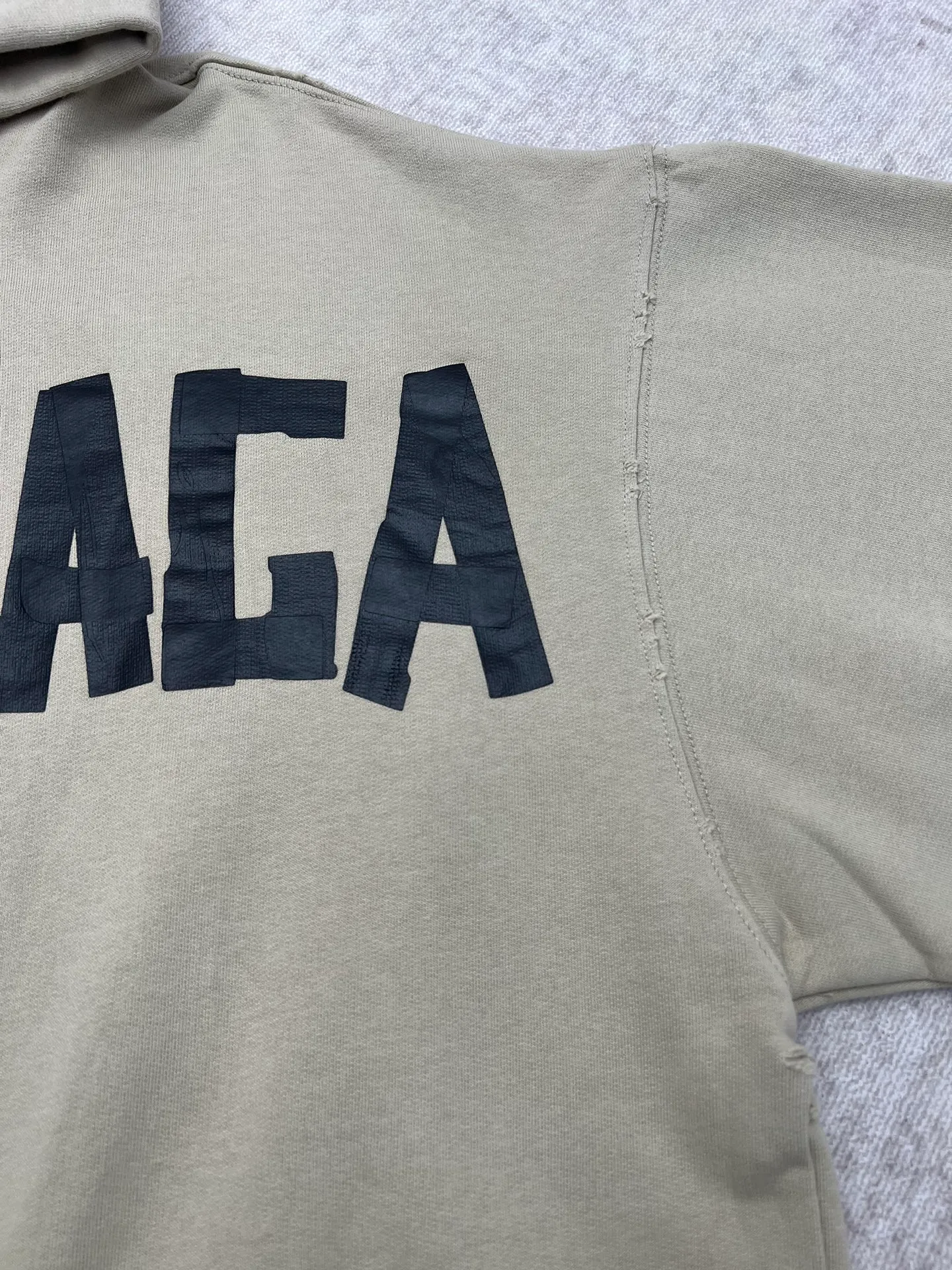 🅿️490 Paris 25ss new TAPE TYPE RIPPED POCKET HOODIE hooded sweatshirt with hole pockets and tape type logo on the front and back. Distressed details. Size: XS.S.M.L.