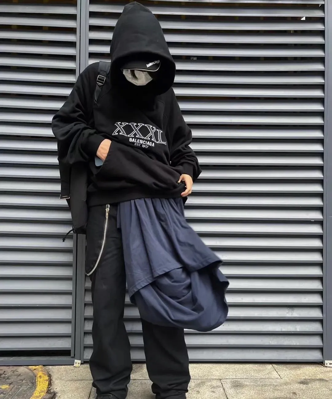 ♻️💯Reference model picture of the upper body❤️The top tested version of Balenciaga BALENCIAGA's new XXXL letter embroidery, the latest style hooded sweatshirt for male and female couples - using imported Tajima 10w needle machine embroidery, high-density embroidery letter hemming technology, full details and no tails, clear letters and no connections‼ ️ - BLCG's latest fashion series, Jay Chou's same upper body, new styles are released every year. The washed black color is a new color this year. I didn't hesitate to buy it when I saw it. The upper body looks white. I love this color!  -Full set of 1:1 customized accessories + Sydney paper with logo + new version of handbags at the counter + three standard products for large products + original hangtag -The webbing on the back neck extends to the shoulder for reinforcement, and the connection point is reversed. Imported elliptical machine, imported glue technology, overall printing without teeth, 32s480g double yarn combed cotton fabric, the fabric is made of 480g Color: washed black, apricot Size: XS-L P:470