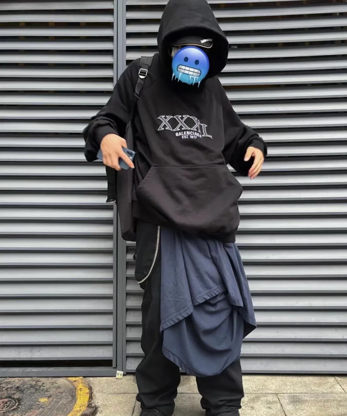 ♻️💯Reference model picture of the upper body❤️The top tested version of Balenciaga BALENCIAGA's new XXXL letter embroidery, the latest style hooded sweatshirt for male and female couples - using imported Tajima 10w needle machine embroidery, high-density embroidery letter hemming technology, full details and no tails, clear letters and no connections‼ ️ - BLCG's latest fashion series, Jay Chou's same upper body, new styles are released every year. The washed black color is a new color this year. I didn't hesitate to buy it when I saw it. The upper body looks white. I love this color!  -Full set of 1:1 customized accessories + Sydney paper with logo + new version of handbags at the counter + three standard products for large products + original hangtag -The webbing on the back neck extends to the shoulder for reinforcement, and the connection point is reversed. Imported elliptical machine, imported glue technology, overall printing without teeth, 32s480g double yarn combed cotton fabric, the fabric is made of 480g Color: washed black, apricot Size: XS-L P:470