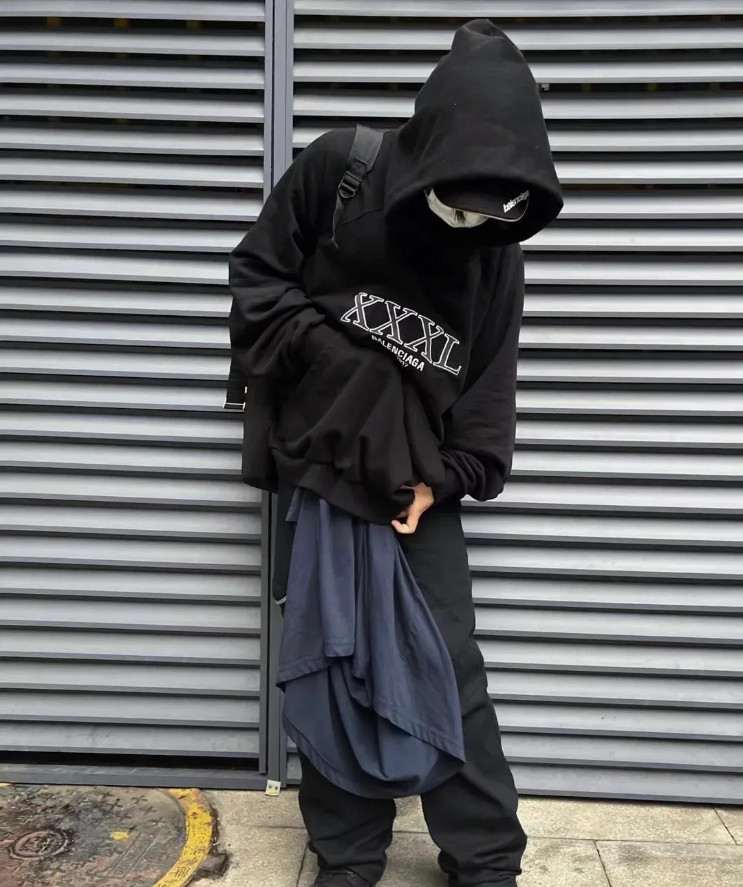 ♻️💯Reference model picture of the upper body❤️The top tested version of Balenciaga BALENCIAGA's new XXXL letter embroidery, the latest style hooded sweatshirt for male and female couples - using imported Tajima 10w needle machine embroidery, high-density embroidery letter hemming technology, full details and no tails, clear letters and no connections‼ ️ - BLCG's latest fashion series, Jay Chou's same upper body, new styles are released every year. The washed black color is a new color this year. I didn't hesitate to buy it when I saw it. The upper body looks white. I love this color!  -Full set of 1:1 customized accessories + Sydney paper with logo + new version of handbags at the counter + three standard products for large products + original hangtag -The webbing on the back neck extends to the shoulder for reinforcement, and the connection point is reversed. Imported elliptical machine, imported glue technology, overall printing without teeth, 32s480g double yarn combed cotton fabric, the fabric is made of 480g Color: washed black, apricot Size: XS-L P:470