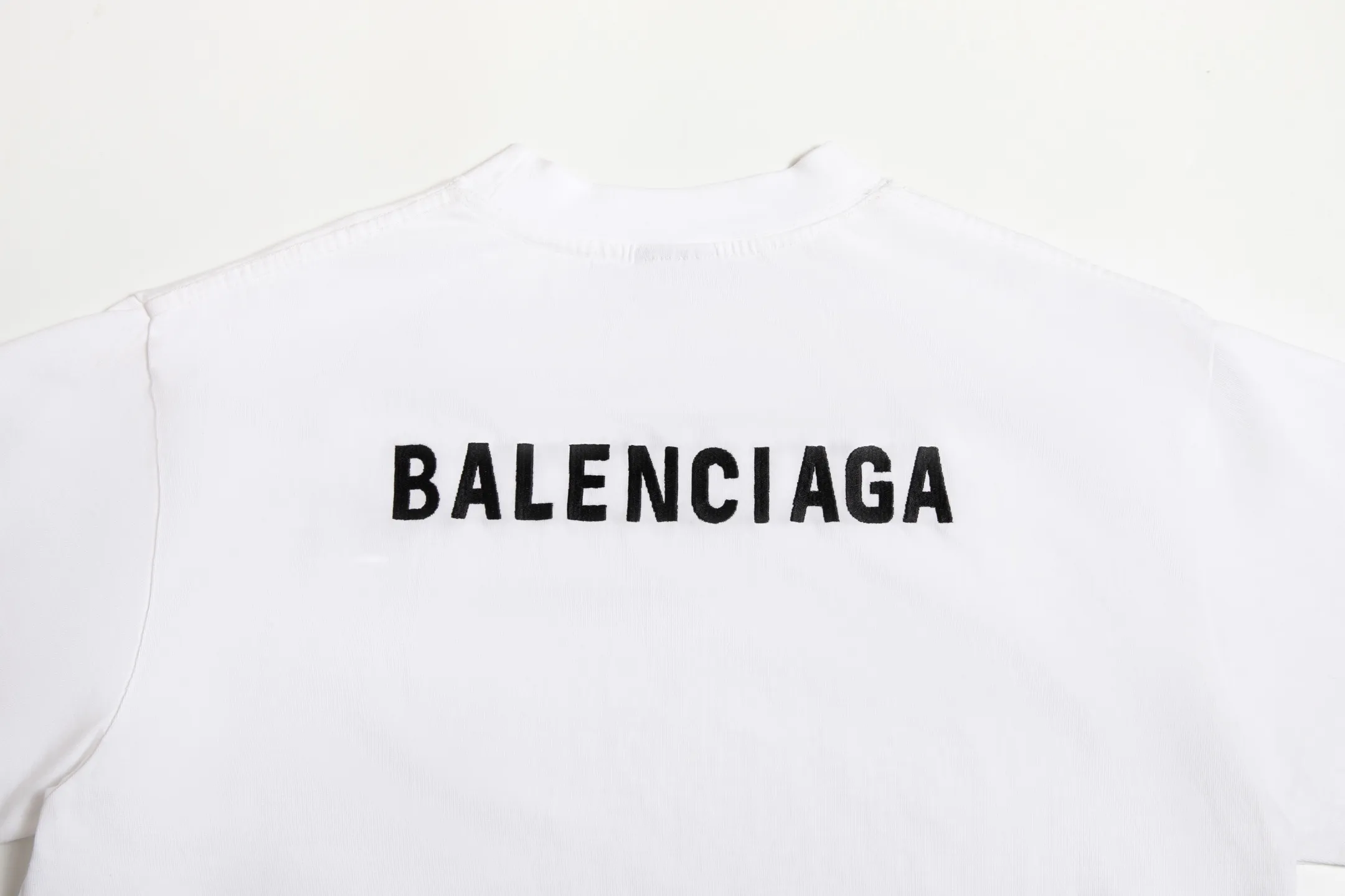 🅿️160 9102# Detailed picture Top version [[BALENCIA*GA] official website quality Paris new classic letter LOGO front and back embroidered short-sleeved T-shirt OS version loose dropped shoulders Unisex fabric: 260 grams 100% cotton double yarn Technology: front and back embroidery Garment washing Shape solid color Color: black white gray red Size: XS S M L