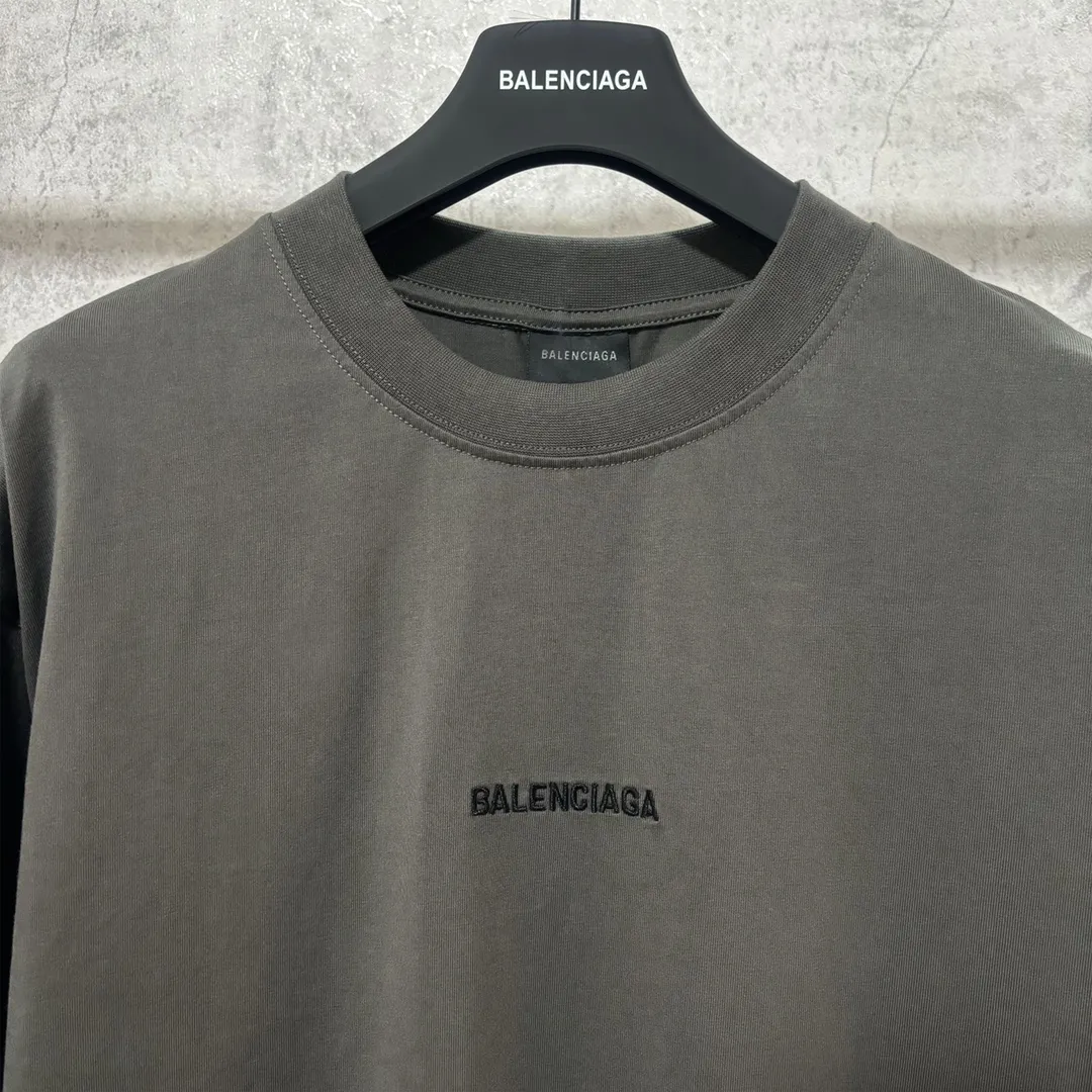 🅿️160 9102# Actual photo top version [[BALENCIA*GA] official website quality Paris new classic letter LOGO front and back embroidered short-sleeved T-shirt OS version loose dropped shoulders Unisex fabric: 260 grams 100% cotton double yarn Technology: front and back embroidery Garment washing Shape solid color Color: black white gray red Size: XS S M L