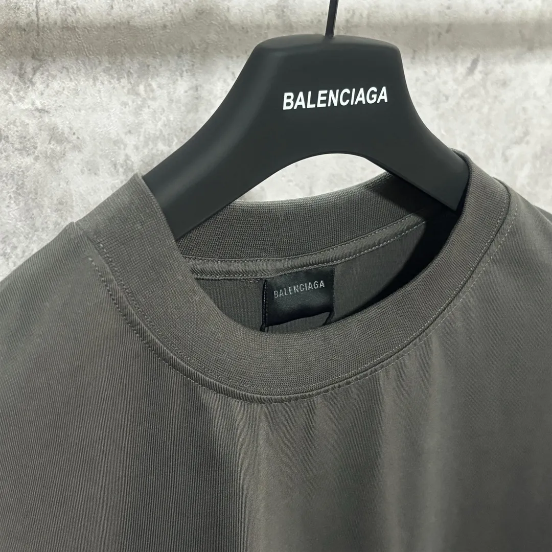 🅿️160 9102# Actual photo top version [[BALENCIA*GA] official website quality Paris new classic letter LOGO front and back embroidered short-sleeved T-shirt OS version loose dropped shoulders Unisex fabric: 260 grams 100% cotton double yarn Technology: front and back embroidery Garment washing Shape solid color Color: black white gray red Size: XS S M L