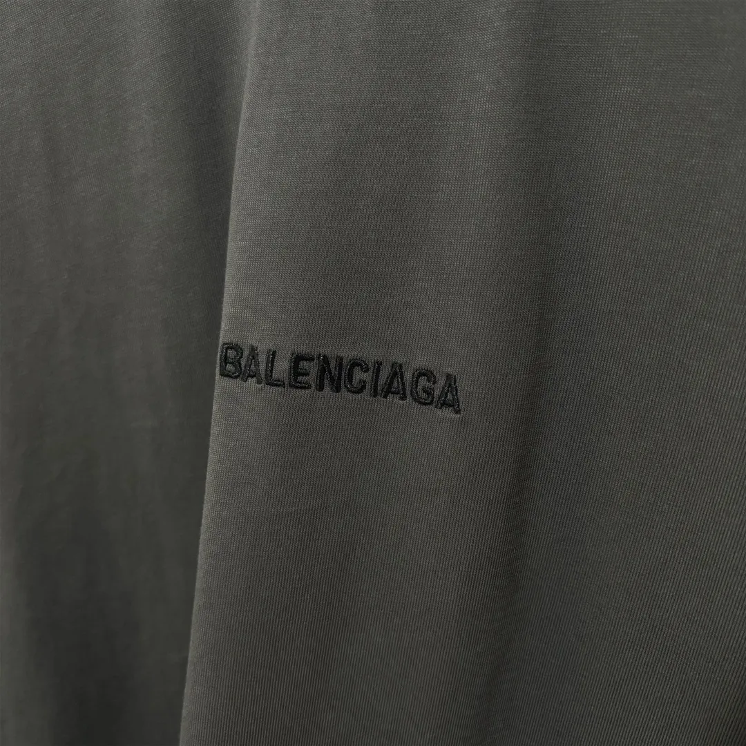 🅿️160 9102# Actual photo top version [[BALENCIA*GA] official website quality Paris new classic letter LOGO front and back embroidered short-sleeved T-shirt OS version loose dropped shoulders Unisex fabric: 260 grams 100% cotton double yarn Technology: front and back embroidery Garment washing Shape solid color Color: black white gray red Size: XS S M L