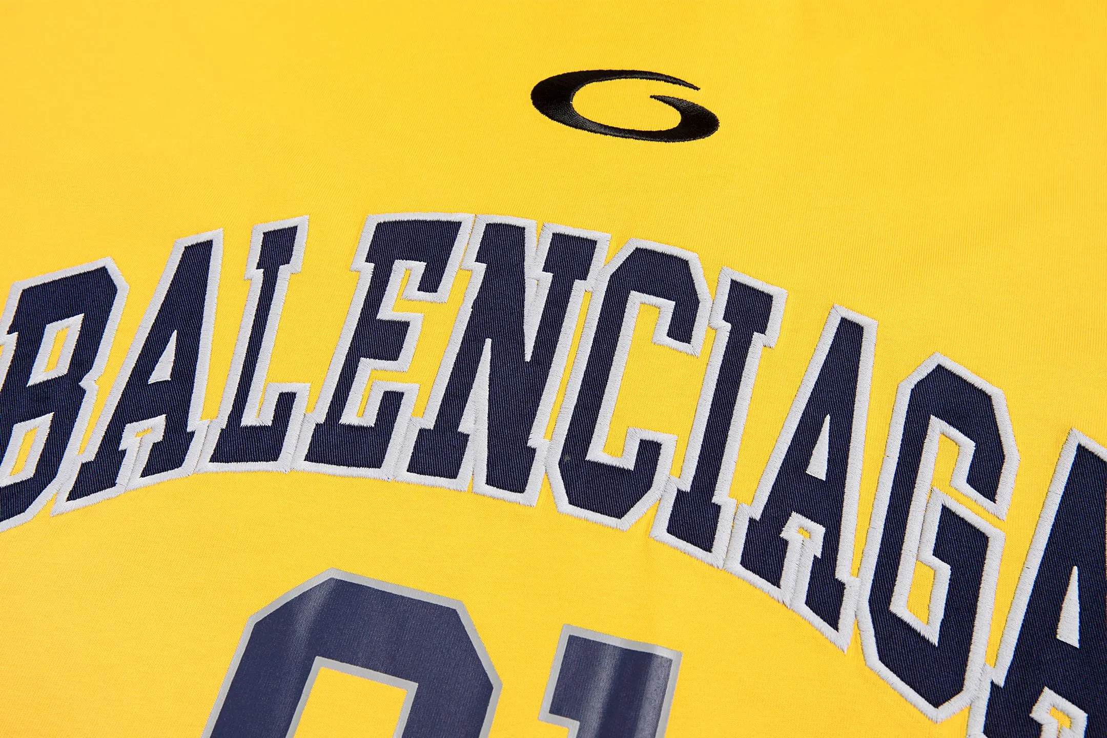🅿️200 9180# Detailed picture Top version [[BALENCIA*GA] official website quality Paris new basketball jersey embroidered printed short-sleeved T-shirt OS version loose dropped shoulders Unisex fabric: 260 grams 100% cotton double yarn Process: embroidery printing on the front panel Car stamp in the lower left corner Back panel printing Garment washing Shape fixing Color: black white blue purple yellow Size: XS S M L