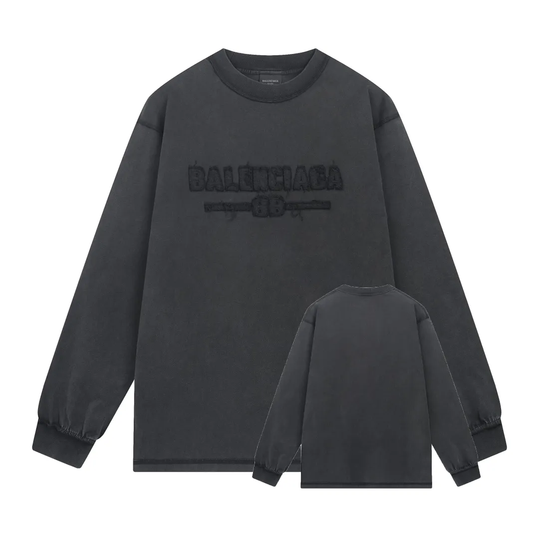 🅿️270 - BALENCI*GA 25 Paris chest patch embroidery long-shirt. The front letters are patched and embroidered with imported Tajima embroidery machines. The letters are clear. Washed and worn. The master hand-positioned and frayed. The effect is three-dimensional. Exclusively pattern-woven and dyed 280g fabric. Threads are dyed in the same cylinder with zero color difference. The version adopts OS loose shoulder design. Welcome to compare. Same style for men and women -Color: washed black -SIZE: Xs S M L style number 8636