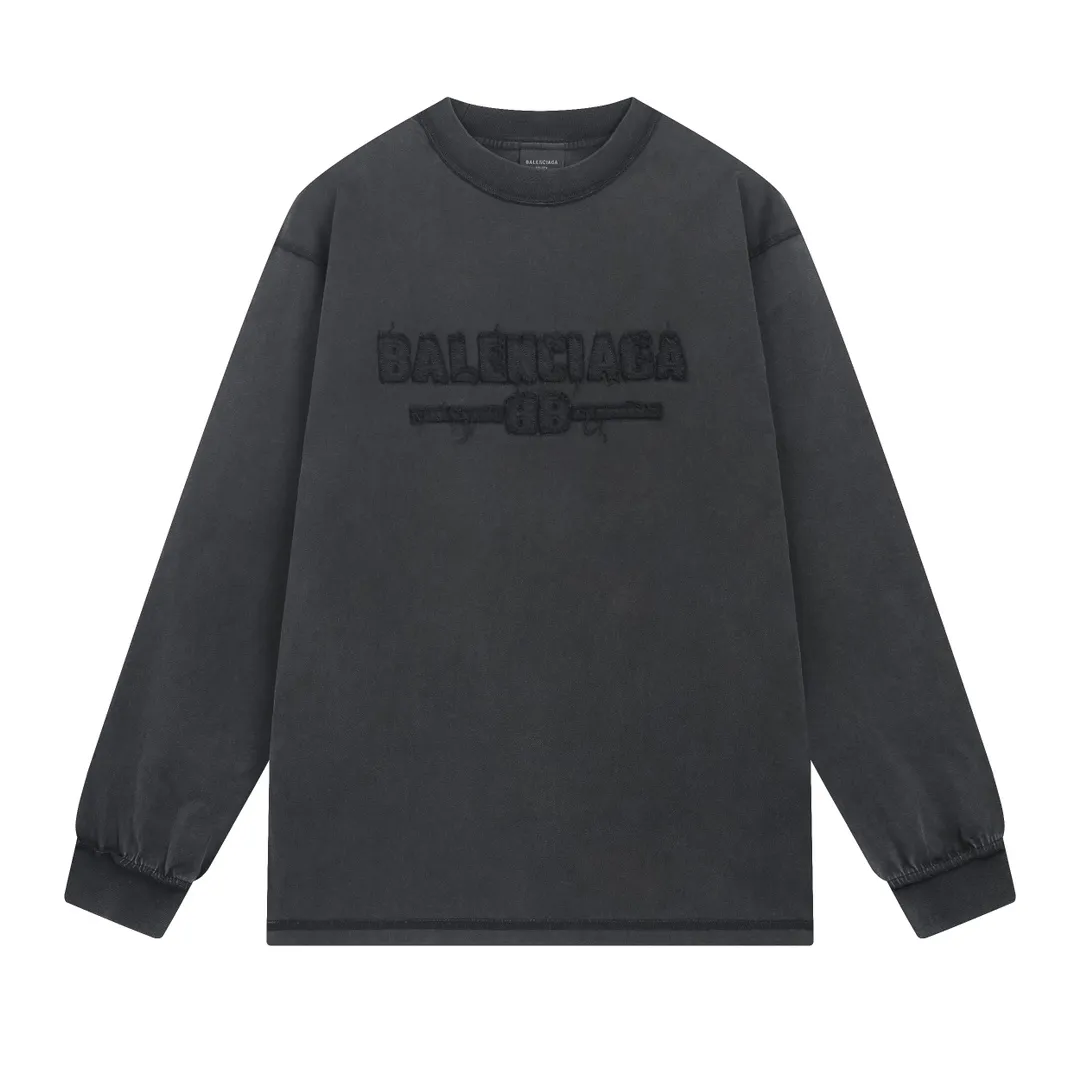 🅿️270 - BALENCI*GA 25 Paris chest patch embroidery long-shirt. The front letters are patched and embroidered with imported Tajima embroidery machines. The letters are clear. Washed and worn. The master hand-positioned and frayed. The effect is three-dimensional. Exclusively pattern-woven and dyed 280g fabric. Threads are dyed in the same cylinder with zero color difference. The version adopts OS loose shoulder design. Welcome to compare. Same style for men and women -Color: washed black -SIZE: Xs S M L style number 8636