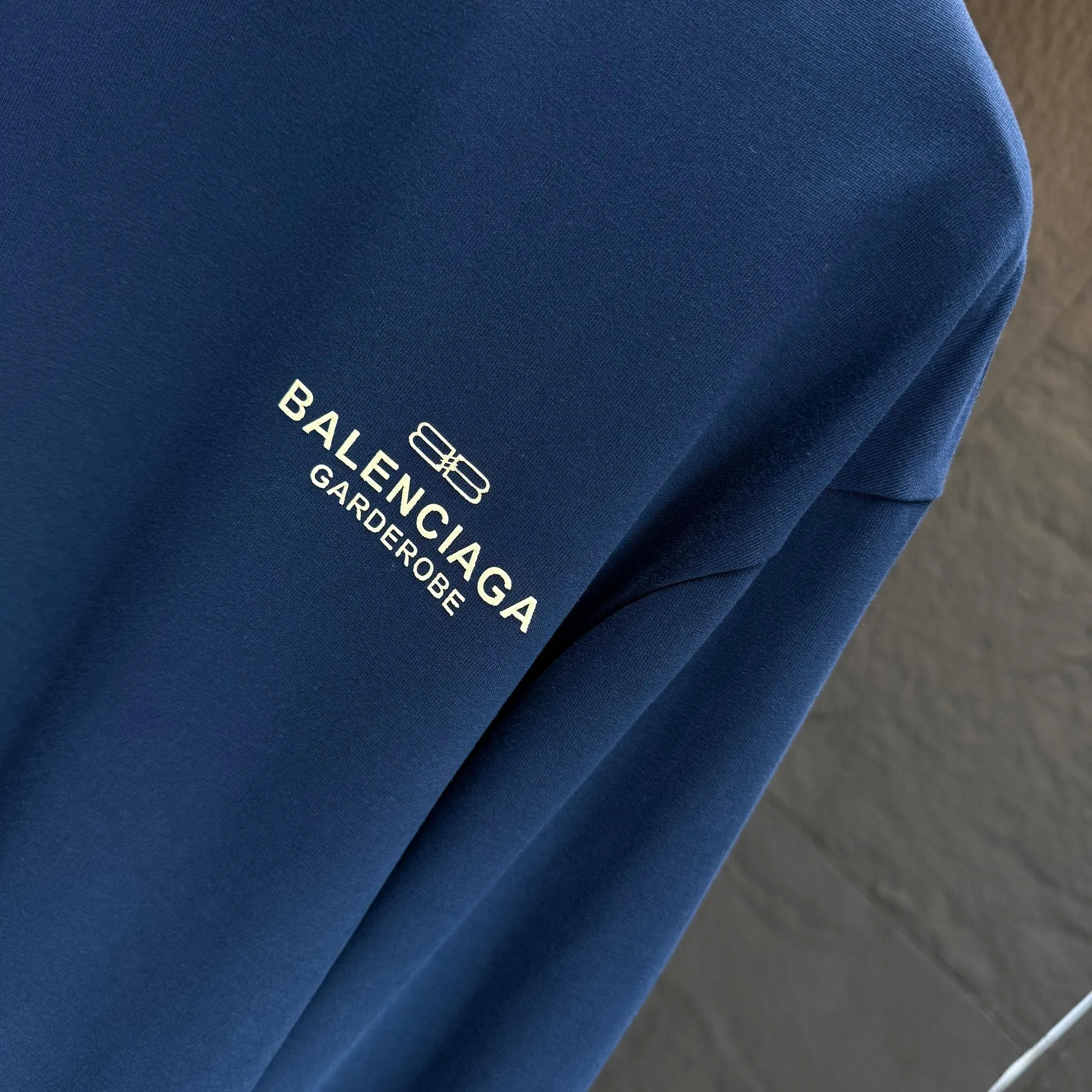 🅿️240 BALENC* Paris* 2025 autumn and winter new thick long-sleeved T-shirt 320g pure cotton letter logo flocking Color: black white night blue code number: S M L XL