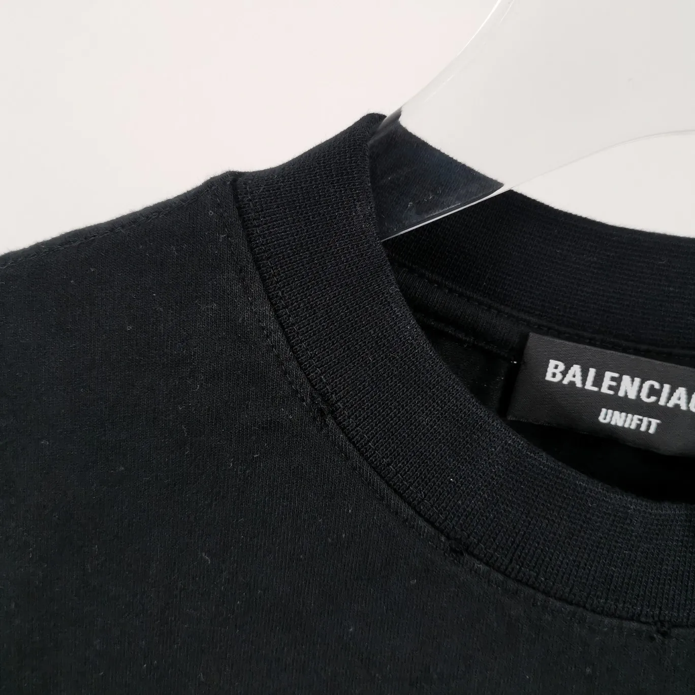 [New arrival] The top and tested version of the new BALENCIAGA half-moon BB embroidered eco-friendly large LOGO for male and female couples star short-sleeved T-shirts. The simple embroidery series is popular, Behringer embroidery technology, the embroidery is meticulous and meticulous! The font is full and the texture is clear! The fabric is made of 280g high-count double-yarn pure cotton, polyester-free, and absolutely no pilling! Size: XS-L Color: Black Mint Green P:240