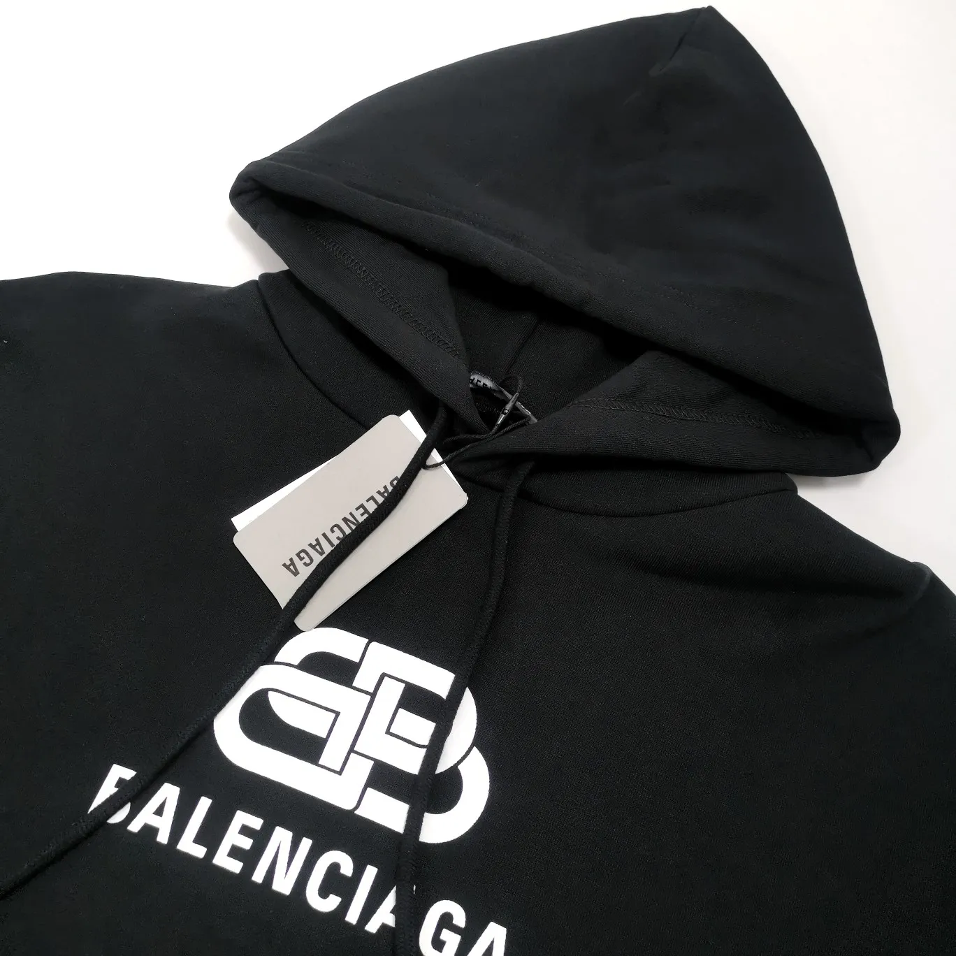 [New color] Top tested version Balenciaga BALENCIAGA lock printed male and female couple star same style autumn and winter pure cotton hooded sweatshirt - full set of 1:1 customized original accessories packaging (with logo Sydney paper + new main mark + water washing + original hang tag) The whole sweatshirt is made of 460 grams of pure cotton large terry, and the wet weight can reach 480, which is full of thickness -Note⚠️This year’s Balenciaga hoodie has embroidered eyelets on the hood‼ ️Eliminating the previous hardware eyes, this is also a detail that distinguishes low-end versions on the market‼ ️The whole piece of clothing, hat rope, thread, and fabric are produced in the same vat with 0 color difference - imported elliptical machine printing is used. Each printing is neatly aligned and the overall printing has no edges. I make every piece of clothing with conscience and strive for excellence in every link. Just to sell a piece of clothing and retain a customer. Although our products are a little more expensive than others, the expensive money is kept in the clothes and is definitely not imported into my pocket.  Color: Black Size: XS-L P:430
