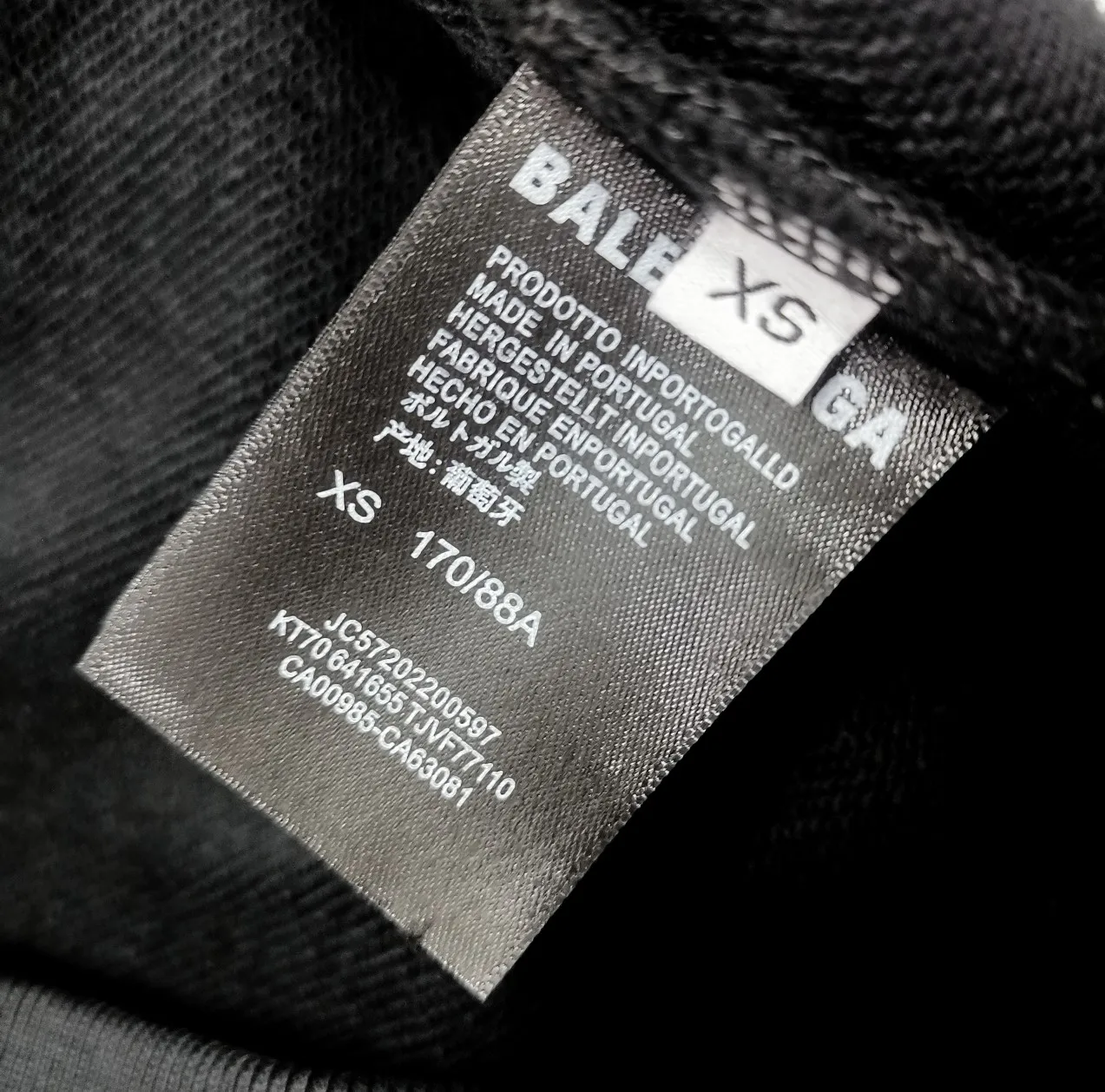 [New color] Top tested version Balenciaga BALENCIAGA lock printed male and female couple star same style autumn and winter pure cotton hooded sweatshirt - full set of 1:1 customized original accessories packaging (with logo Sydney paper + new main mark + water washing + original hang tag) The whole sweatshirt is made of 460 grams of pure cotton large terry, and the wet weight can reach 480, which is full of thickness -Note⚠️This year’s Balenciaga hoodie has embroidered eyelets on the hood‼ ️Eliminating the previous hardware eyes, this is also a detail that distinguishes low-end versions on the market‼ ️The whole piece of clothing, hat rope, thread, and fabric are produced in the same vat with 0 color difference - imported elliptical machine printing is used. Each printing is neatly aligned and the overall printing has no edges. I make every piece of clothing with conscience and strive for excellence in every link. Just to sell a piece of clothing and retain a customer. Although our products are a little more expensive than others, the expensive money is kept in the clothes and is definitely not imported into my pocket.  Color: Black Size: XS-L P:430