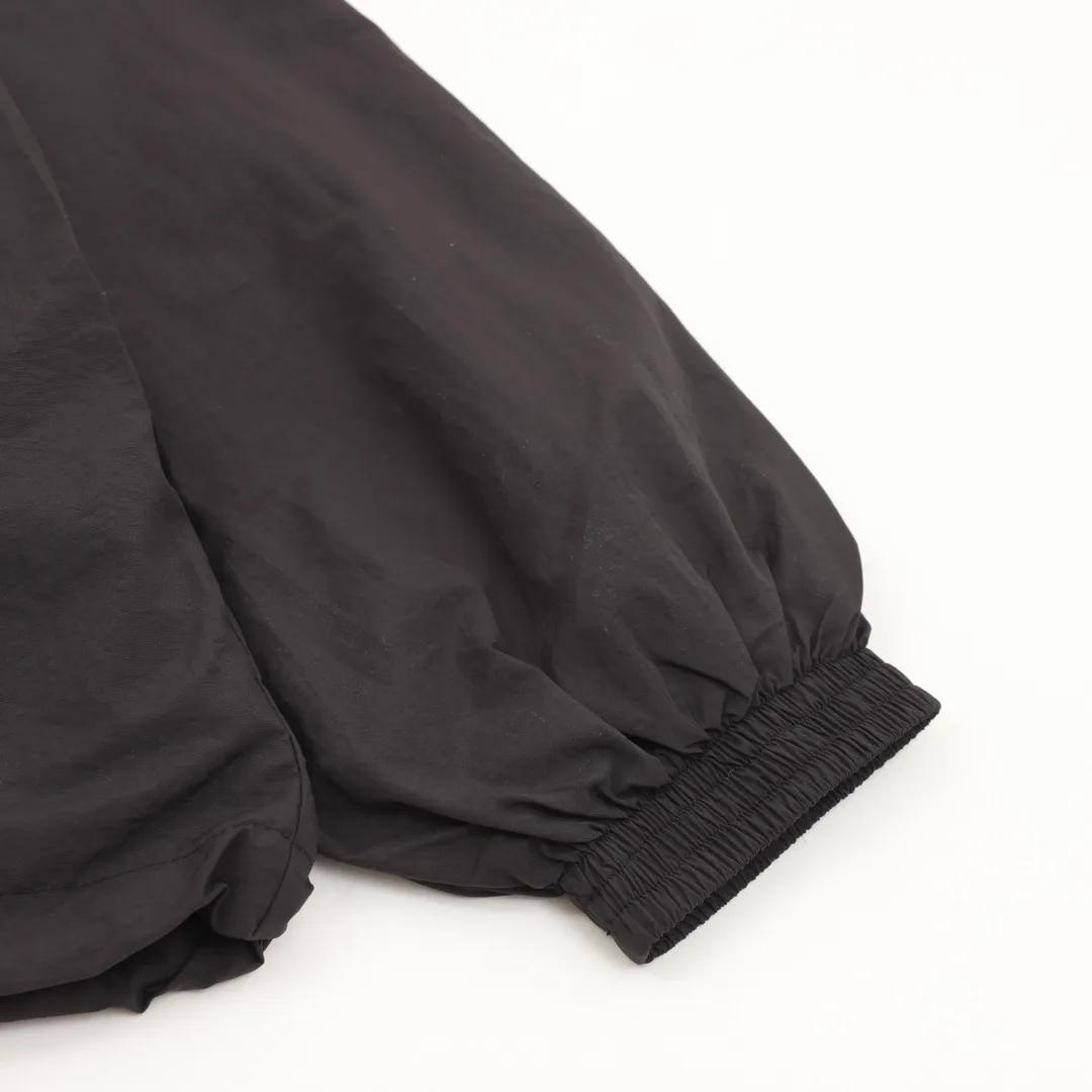 🅿️580 Balenciaga/ Balenciaga BLCG 25FW large half-ring stitching black and white jacket, light luxury, essential item for daily commuting for men and women, correct version, feel free to compare, detailed features · Customized matt Taslan jacket fabric · The fabric has undergone a waterproof coating process · The lining is made of three-level polyester bird's eye mesh · OS ultra-loose silhouette design · Contrast color half-ring logo large splicing design · Zipper pockets on both sides Elastic cuff design · Machine embroidery by Tajima high-speed embroidery machine Three-dimensional and full · Elastic elastic spring buckle design at the hem · Customized hardware zipper by mold Opening of the jacket Double slider design · Customized original air eye by mold opening Customized original logo double-hole limit buckle by opening the mold · Original main mark washed hangtag brand packaging Color: black Size: 46-52