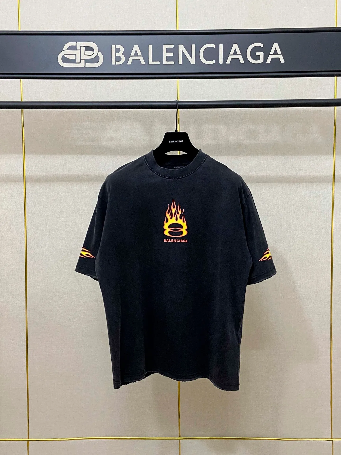 🅿️190 9145# Actual photo top version [[BALENCIA*GA] official website quality Paris new double-ring flame torch direct injection printed washed distressed short-sleeved T-shirt OS version loose dropped shoulders Unisex Fabric: 260 grams 100% cotton double yarn Process: front and rear left and right sleeve printing Garment washed worn distressed fixed color Color: washed black washed blue Size: XS S M L