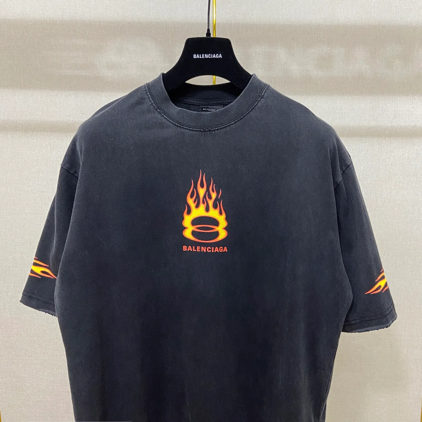 🅿️190 9145# Actual photo top version [[BALENCIA*GA] official website quality Paris new double-ring flame torch direct injection printed washed distressed short-sleeved T-shirt OS version loose dropped shoulders Unisex Fabric: 260 grams 100% cotton double yarn Process: front and rear left and right sleeve printing Garment washed worn distressed fixed color Color: washed black washed blue Size: XS S M L