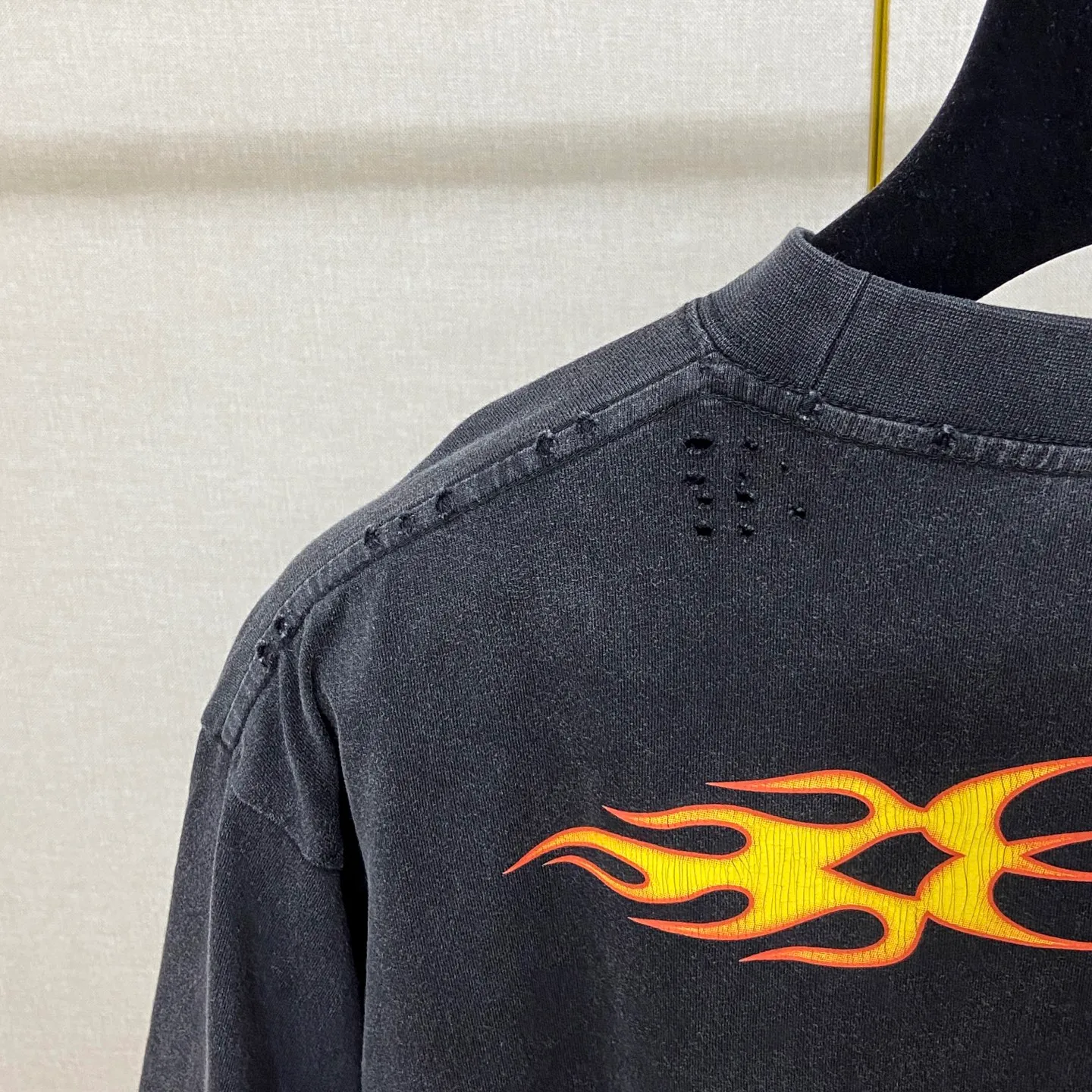 🅿️190 9145# Actual photo top version [[BALENCIA*GA] official website quality Paris new double-ring flame torch direct injection printed washed distressed short-sleeved T-shirt OS version loose dropped shoulders Unisex Fabric: 260 grams 100% cotton double yarn Process: front and rear left and right sleeve printing Garment washed worn distressed fixed color Color: washed black washed blue Size: XS S M L
