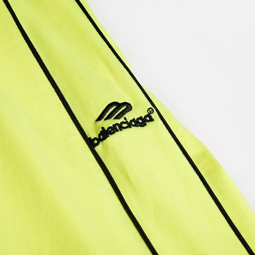 🅿️250 8151# Detailed picture Top version [[BALENCIA*GA] official website quality Paris new joint football jersey long-sleeved T-shirt OS version Loose dropped shoulders Unisex fabric: 260g 100% cotton double yarn Process: front and rear panel printing front panel embroidery garment wash shaping solid color Color: black white pink red fluorescent yellow Size: XS S M L