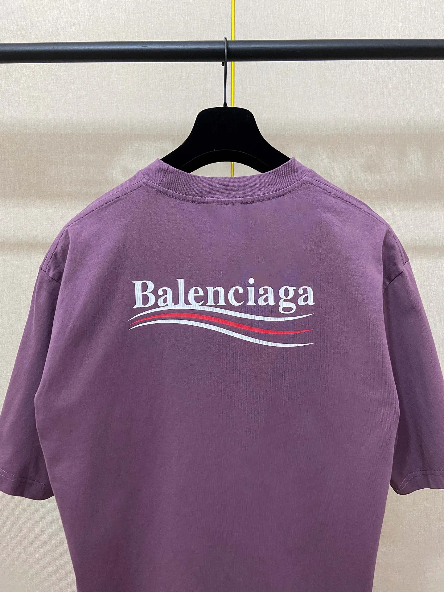 🅿️180 9188# Real photos Top version [[BALENCIA*GA] Official website quality Paris new Cola crack print short-sleeved T-shirt OS version Loose dropped shoulders Unisex style Fabric: 260g 100% cotton double yarn Process: Front and back printing Garment wash Spray horse-haired Distressed Styling Solid color Color: Washed purple Washed blue Size: XS S M L