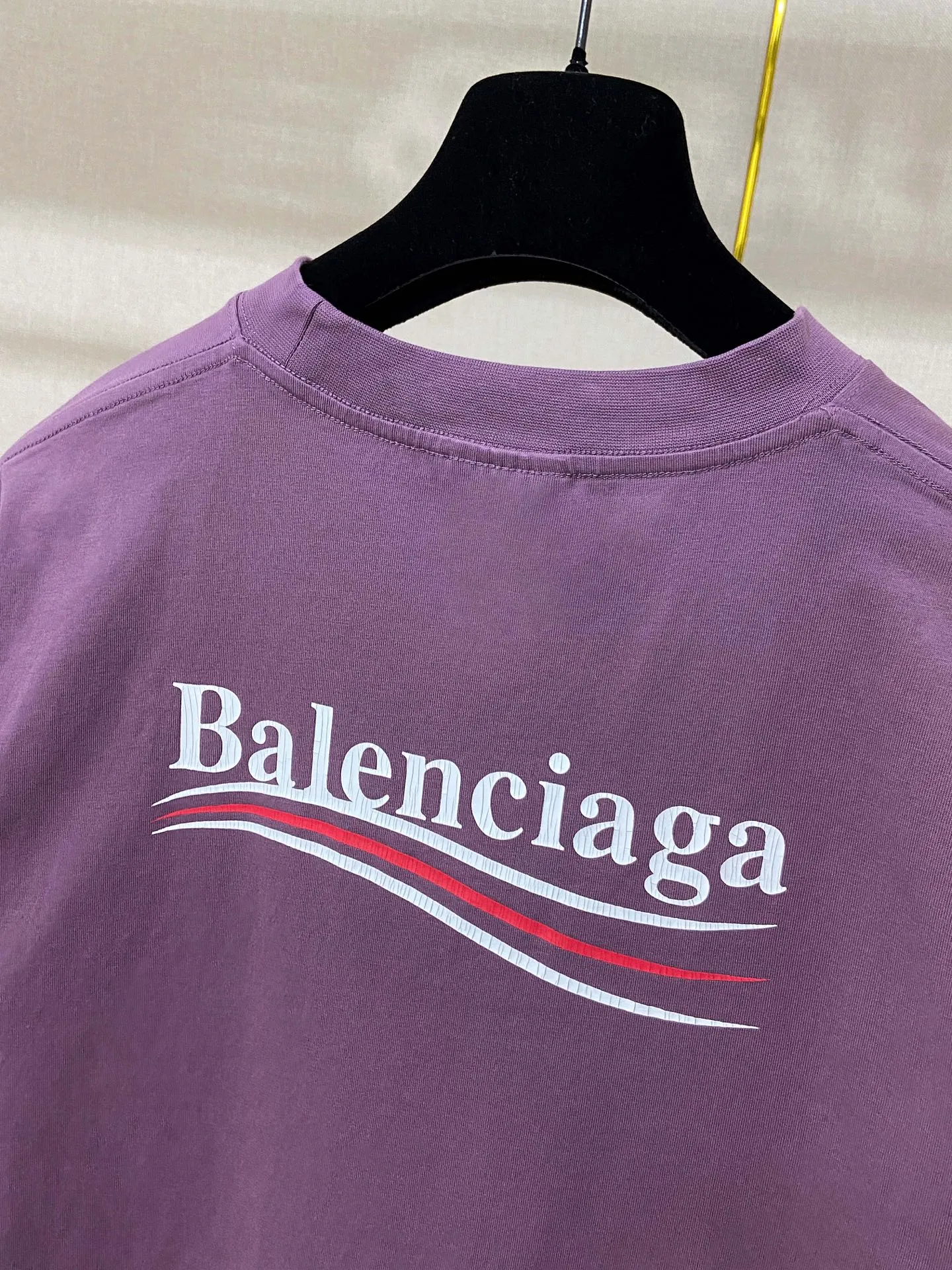 🅿️180 9188# Real photos Top version [[BALENCIA*GA] Official website quality Paris new Cola crack print short-sleeved T-shirt OS version Loose dropped shoulders Unisex style Fabric: 260g 100% cotton double yarn Process: Front and back printing Garment wash Spray horse-haired Distressed Styling Solid color Color: Washed purple Washed blue Size: XS S M L