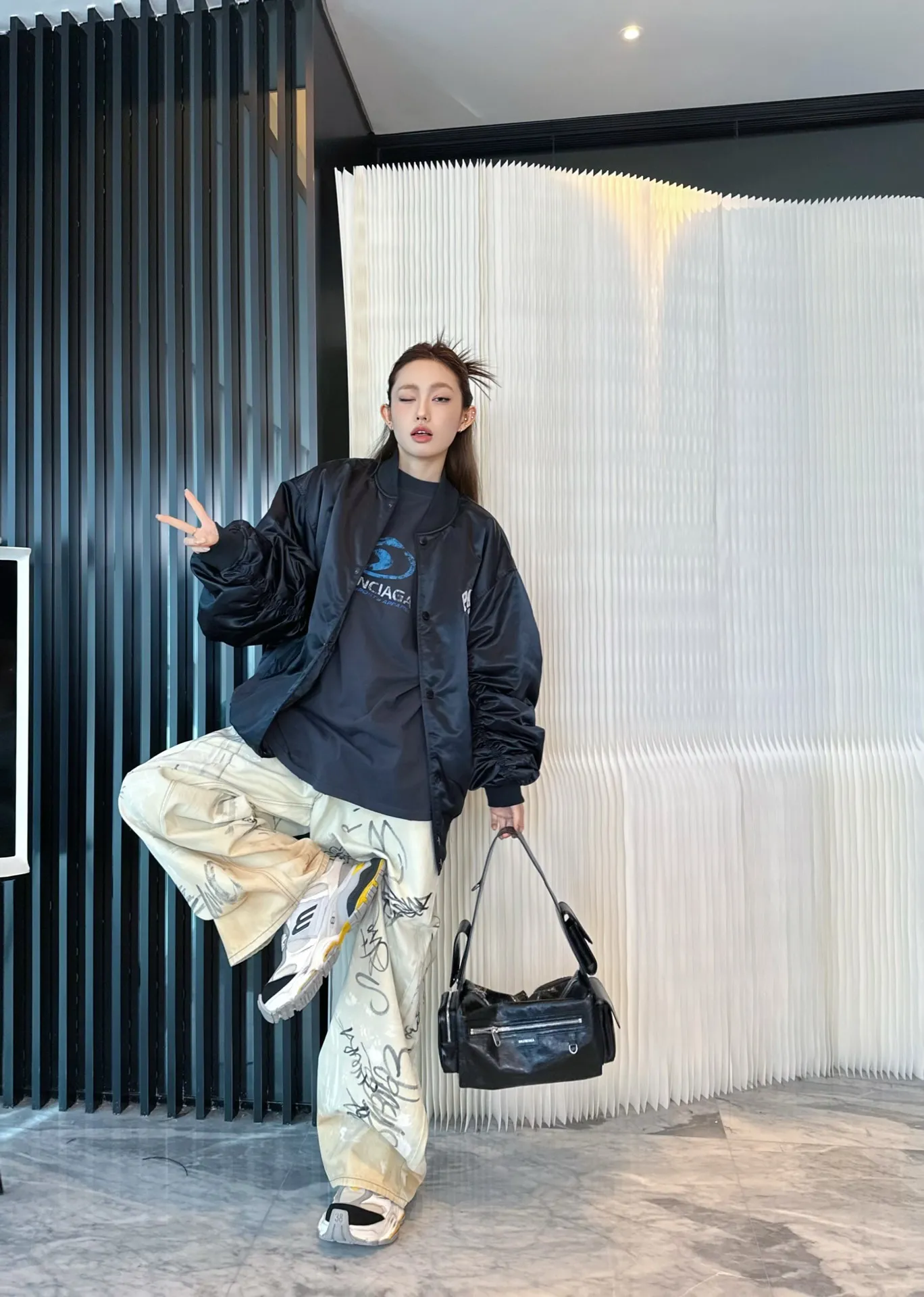 Balenciaga / Balenciaga Paris English letters embroidered baseball flight cotton jacket upper body information picture ℹ️