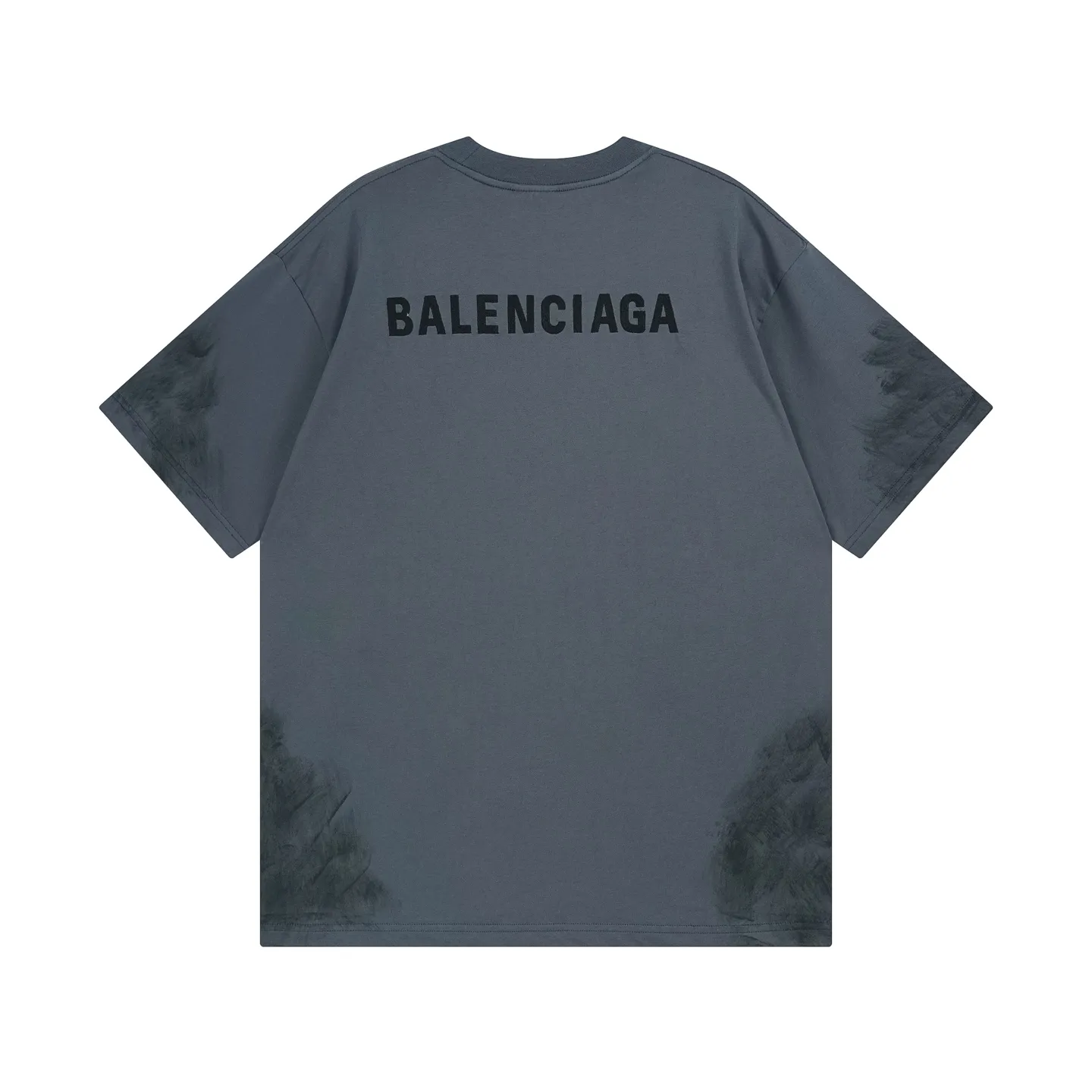 🅿️210 Real photos [Top version. Official website quality] BALENCI*GA/Paris #2025 new style. Front and back letter LOGO embroidery, hand-painted graffiti, distressed short-sleeved T-shirt, full of design. Welcome to compare. Notice! ️The fabric uses genuine environmentally friendly dyes, custom-woven and dyed 100% cotton double yarn, weight 260 grams, the cloth surface is clean. The cloth pattern is clear, soft and comfortable. The threads are dyed with no color difference. The classic letter LOGO is embroidered using imported Tajima embroidery machine. Ready-to-wear hand drawn doodles. Extra heavy craftsmanship. . Restore brick cabinets, adopt OS loose shoulder style. Same style for men and women. Code: BL253718 Color: dark gray blue Size: XS S M L
