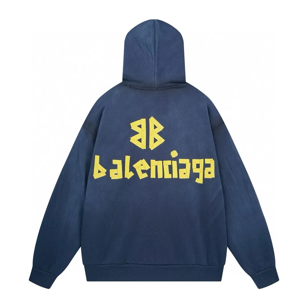 🅿️390 real photos [Top version. Official website quality] BALENCI*GA/Paris. 23ss latest classic hot model. Purchase the original board at the first time. Color. Printing. Washing. Production and authenticity. Wrong version in Jubie market. Welcome to compare. Tape direct printing. Ready-to-wear hooded sweatshirt washed and worn twice. The brick cabinet is synchronized. The fabric is made of Paris ZP custom-woven and dyed cotton sweatshirt. The weight is 450 grams. The cloth surface is clean. The cloth pattern is clear, soft and comfortable, and the threads are dyed with no color difference. The classic pattern adopts Kornit imported direct injection. The letters are clear and the effect is three-dimensional. Restored brick cabinet. The garments were washed and aged, and polished by many hands. Produced by ultra-heavy craftsmanship, special market currency. Note⚠️ZP fabric is made of fine-grained yarn. Pay attention to the big difference! Welcome to compare! The version adopts OS loose shoulder version. The same style for men and women. Code: BL238016 Color: dark gray blue, Paris blue, washed black, burgundy, fluorescent yellow, green, floral gray, sky blue, khaki Size: XS S M L