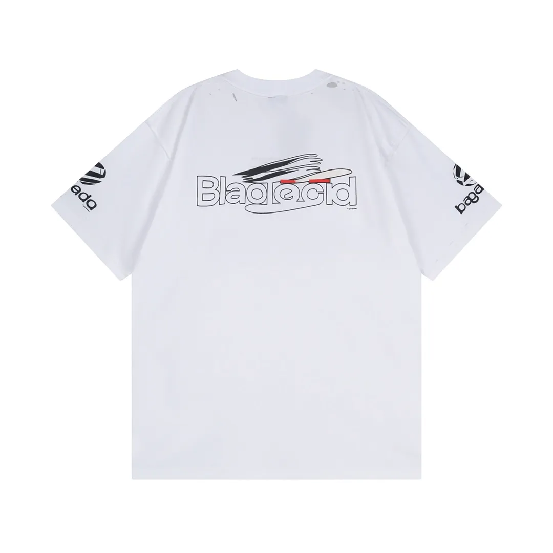 🅿️194 Detailed picture [Top version. Official website quality] BALENCI*GA/Paris AI GENERATED series new T-shirt #2024 new style. The reverse stitching design is full of sense. The front, back and left sleeves are printed with the new LOGO. The ready-made clothes are washed and worn. Notice! ️The original version of this style is made with reverse stitching. It is worn, washed and distressed. This is the normal practice in the Jubie market. The black and gray cuff prints are different. #2024 Spring and Summer Brick Cabinet Synchronization Welcome to compare. The fabric is made of Paris ZP custom-woven and dyed cotton double yarn, with a weight of 260 grams. The cloth surface is clean. The cloth pattern is clear, soft and comfortable. The threads are dyed with no color difference. The classic letter LOGO is printed with imported environmentally friendly glue. The letters are clear and the effect is three-dimensional. Restore the brick cabinet, adopt OS loose shoulder style. Same style for men and women. Code: BL223335 Color: black, light gray, white. Size: XS to L