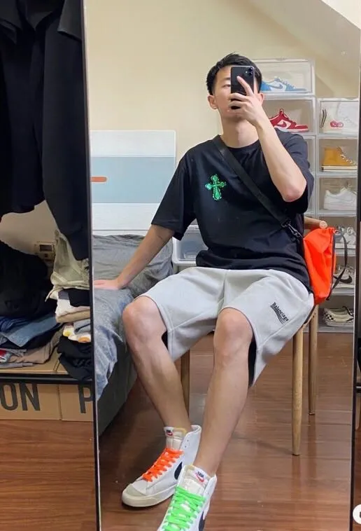 ♻️💯Upper body reference model picture❤️Balenciaga 21SS BLCG Balenciaga Wave Cola Shorts, a classic and versatile style is here! With these pants, they look perfect no matter what outfit you wear! Get it now! Customized special fabrics, ready-to-wear washable, soft and comfortable to the touch.  360 grams of dust-free sweatshirt fabric, washed and cut. Imported environmentally friendly water glue is added to the garment and washed twice to ensure consistent printing. Customized wash mark. This year's sincere shorts LOGO adopts Japanese Tajima embroidery technology, and the printing is full and meticulous. Color: Black/Grey/White/Blue Size: XS-L P:300