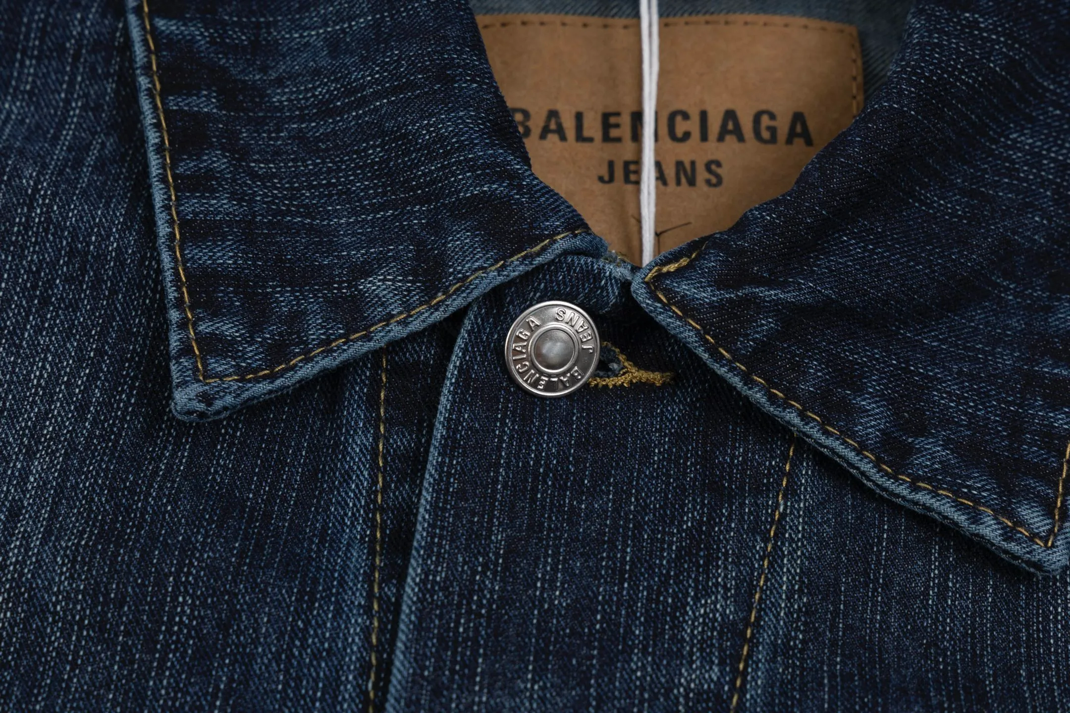 🅿️480 [Exclusive supply] BLCG Chinese Valentine's Day limited love printed denim jacket. The original purchase is 12,800. The fabric is made of 460 grams of slub cotton high-end customized fabric. It has excellent washing and fraying effect. It feels breathable and thick. It is purely handmade! The details of each part are made of high-quality metal, and the production process is extremely time-consuming and labor-intensive. The three-dimensional printing details show an exquisite effect. The matching style is full of fashion and trend. The same style is versatile for men and women, showing luxury, classic and durability! Loose fit, suitable for men and women. Size:1/2/3/4