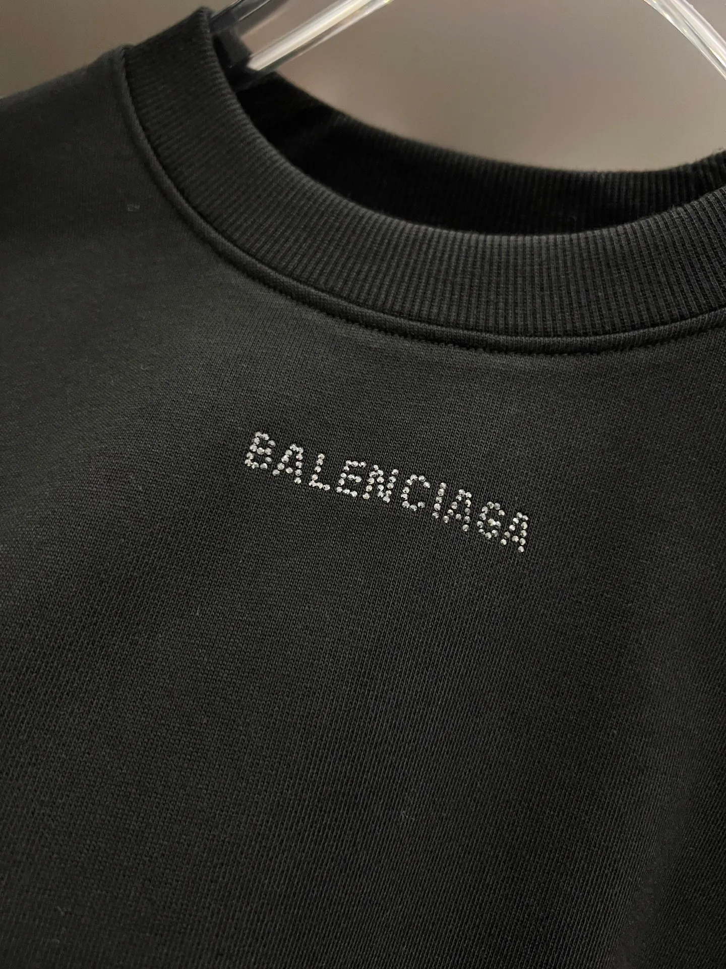 🅿️260 BAL Balenciaga 2025 Autumn and Winter New Style Round Neck Long Sleeve Sweater Classic Logo Hot Diamond Process Uniform Loose Version for Men and Women S M L XL XXL Five Codes Color: Black White