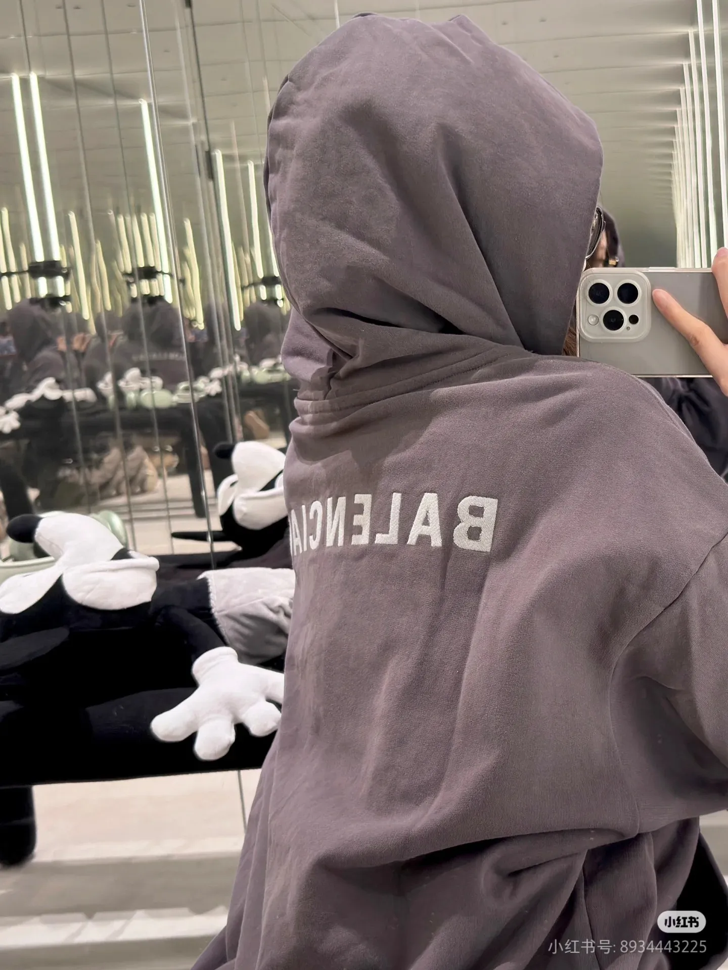♻️💯Refer to the model picture for the upper body❤️Top tested version - BALENCIAGA - Paris' new gradient color series. Hooded sweatshirt with embroidered letter logo on the front and back. Exclusive logo letter pattern on the front and rear panels. Heavy craftsmanship. Simple but not simple. Original development of custom-woven fabric. Use specific weight 480g. Process washing treatment. Spray horse process. Not easy to deform. Soft texture. Full of thickness. Highly restored. The chest is made of imported Tajima machine heavy industry high-density embroidery. Fine embroidery, three-dimensional effect, clear lines, no rough edges and miscellaneous threads, ultra-high-tech embroidery, very high fullness, obvious concave and convex texture, OS dropped shoulders, loose version, same style for men and women, color: lavender, gradient blue, size: XS--L P:480