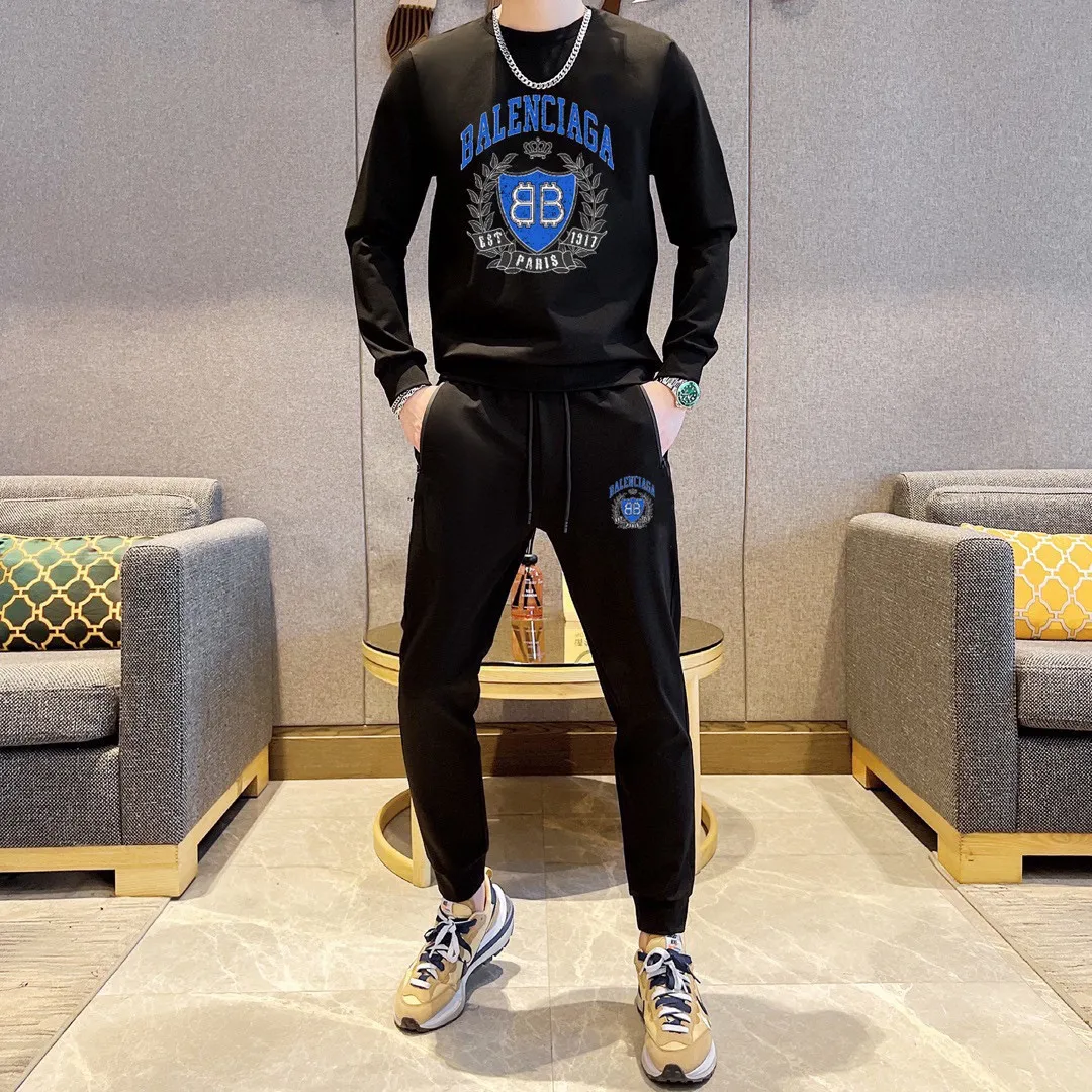 🅿️380 [BALENCIAGA] (Gospel for Fatty) hot-selling suit is coming. Focus on the original version of the official website. 2025 new hot-selling sweatshirt suit. The original order is the best. 🇭🇰The meticulous work of top designers. It has a fitting and perfect upper body effect. 100% natural high-quality Roman cotton, close-fitting comfort, noble and elegant! Original hardware embodies elegance and nobility! Counter size: M-5XL (maximum wear up to 220 pounds)