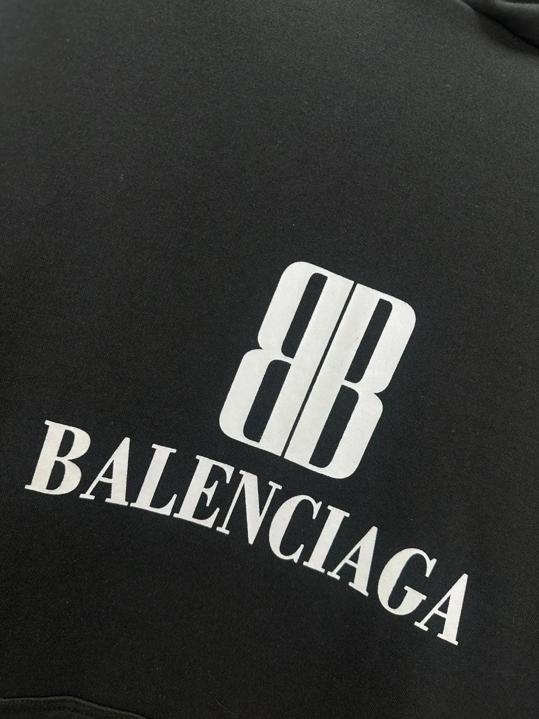 🅿️340 - BALENCI*GA Paris double B new logo style hooded long-sleeved sweatshirt. The front panel is printed with imported environmentally friendly glue printing. The letters are clear. The effect is three-dimensional. Exclusively woven and dyed 460g fabric. Threads are dyed in the same cylinder with zero color difference. Brick cabinet synchronization. Welcome to compare. Same style for men and women -Color: black -SIZE: Xs S M L Style number 8962#