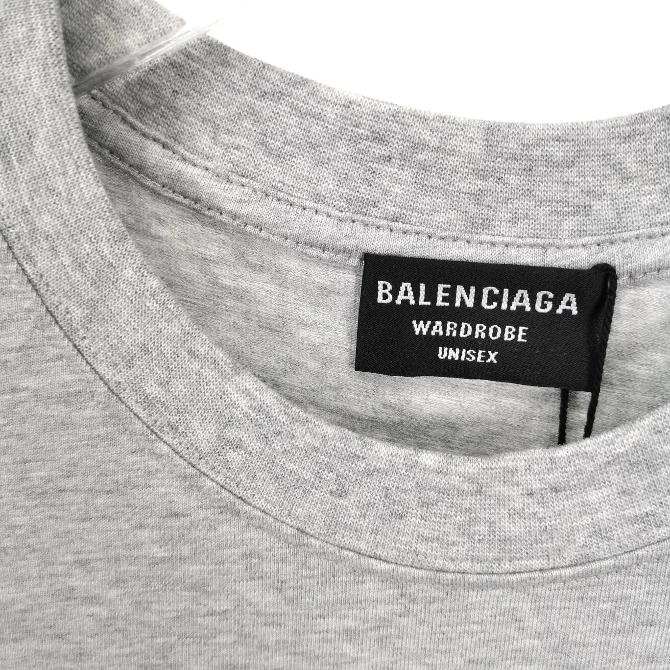 Supplementary details - the top tested version of Balenciaga's BALENCIAGA Cola Malone embroidery printed short-sleeved T-shirts for male and female couples stars. Three colors are available to ensure the same fabric as the original version, without color difference! Customized dyeing in a package! INS, Xiaohongshu’s popular style, classics that never fade away! The king of orders in Spain, the fried chicken is highly recommended! 32S 280g pure cotton double yarn fabric, comfortable and wide! Full of drape! The printing uses Tajima embroidery machine imported from Japan, which is known as the fighter among embroidery machines. The embroidery is meticulous, with no threads or skipped threads, the printing and embroidery are full and fine, and the letter spacing is consistent with ZP! Wearing it gives you full confidence and peace of mind! The labels and washes are all correct! On behalf of G at the same level! Consistent packaging at the counter!  Size: XS-L Color: Beige, taro purple, active gray, light hemp gray P:260