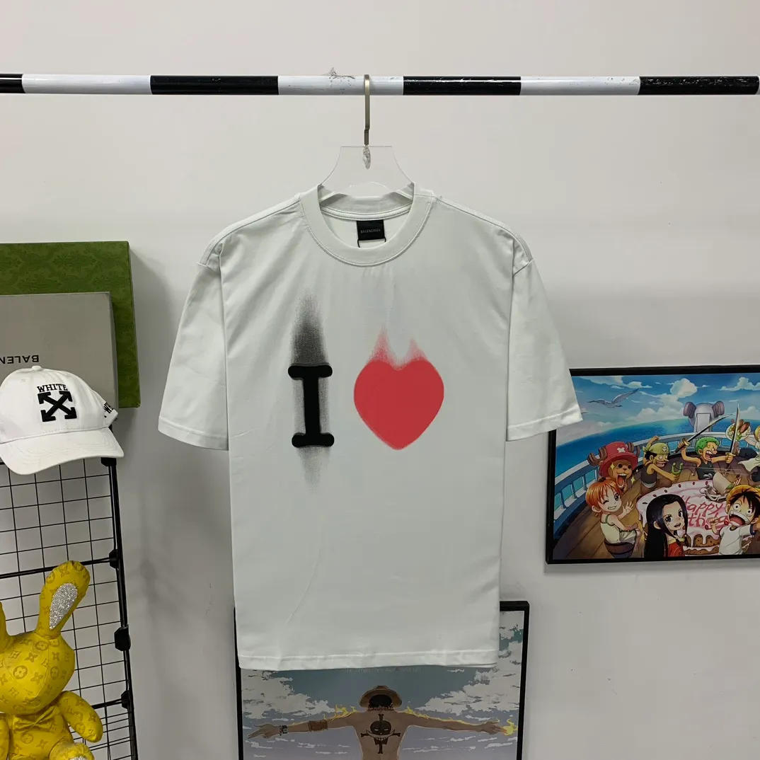 [New arrival] The top tested version Balenciaga Paris 23ss spring and summer new style 520 love printed embroidered logo short-sleeved T-shirts for male and female couples celebrities. The appearance of the single product is undoubtedly outstanding. It will definitely attract attention when paired with a couple style! Fashionable, relaxed and stylish, the atmosphere is instantly full~ It is made of 100% pure cotton fabric, which is soft and comfortable, has a delicate and waxy touch, and is very comfortable on the upper body! The simple and fashionable round neck design is simple and extraordinary, and it is very eye-catching. The stitching is very smooth and delicate, with a certain degree of looseness. It is strong, stylish, washable, durable and will not deform easily after long-term wear!  An item with obvious high street style, loose fit and cutting design, the upper body is very durable. This kind of short sleeves can definitely add a lot of color to your outfit, and also provide you with more charm and temptation in your daily life ~ P: 270 Color: Black White