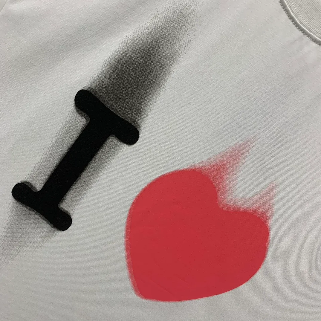 [New arrival] The top tested version Balenciaga Paris 23ss spring and summer new style 520 love printed embroidered logo short-sleeved T-shirts for male and female couples celebrities. The appearance of the single product is undoubtedly outstanding. It will definitely attract attention when paired with a couple style! Fashionable, relaxed and stylish, the atmosphere is instantly full~ It is made of 100% pure cotton fabric, which is soft and comfortable, has a delicate and waxy touch, and is very comfortable on the upper body! The simple and fashionable round neck design is simple and extraordinary, and it is very eye-catching. The stitching is very smooth and delicate, with a certain degree of looseness. It is strong, stylish, washable, durable and will not deform easily after long-term wear!  An item with obvious high street style, loose fit and cutting design, the upper body is very durable. This kind of short sleeves can definitely add a lot of color to your outfit, and also provide you with more charm and temptation in your daily life ~ P: 270 Color: Black White