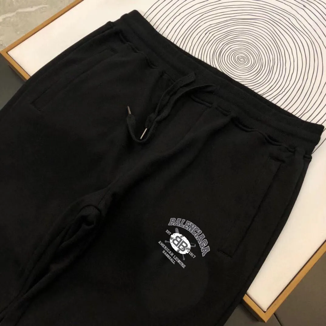🅿️380 [BALENCIAGA] (Gospel for Fatty) hot-selling suit is coming. Focus on the original version of the official website. 2025 new hot-selling sweatshirt suit. The original order is the best. 🇭🇰The meticulous work of top designers. It has a fitting and perfect upper body effect. 100% natural high-quality Roman cotton, close-fitting comfort, noble and elegant! Original hardware embodies elegance and nobility! Counter size: M-5XL (maximum wear up to 220 pounds)