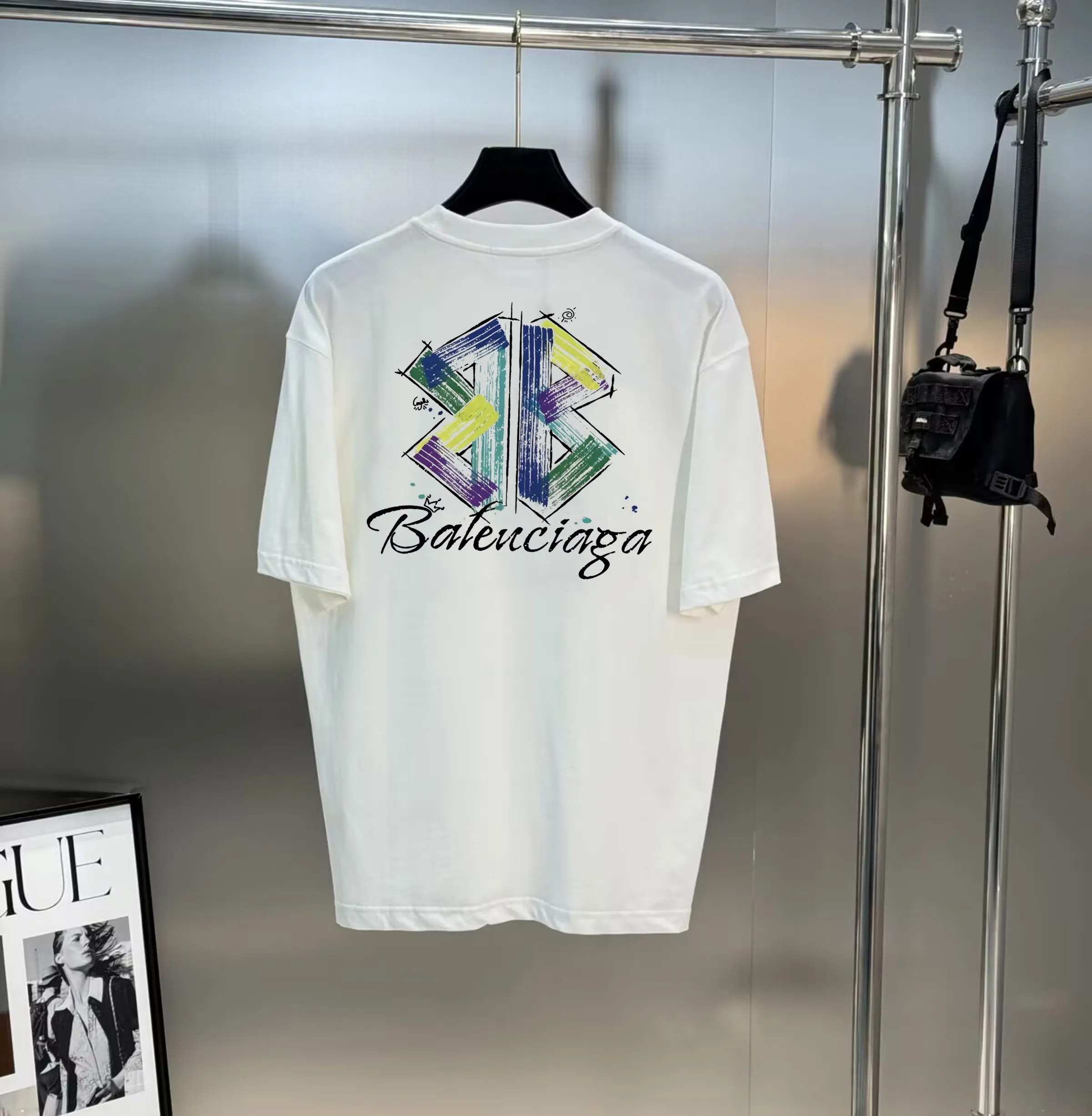 🅿️190 Balenciaga 🌟New summer style🎽 Made of 250g Salona cotton fabric, super soft and skin-friendly! High-grade hand-painted printing with logo, design embellishment, neat and detailed wiring inside, making the upper body fashionable! High-end and versatile model, the quality is visible! Size: S-XXL Color: black, white