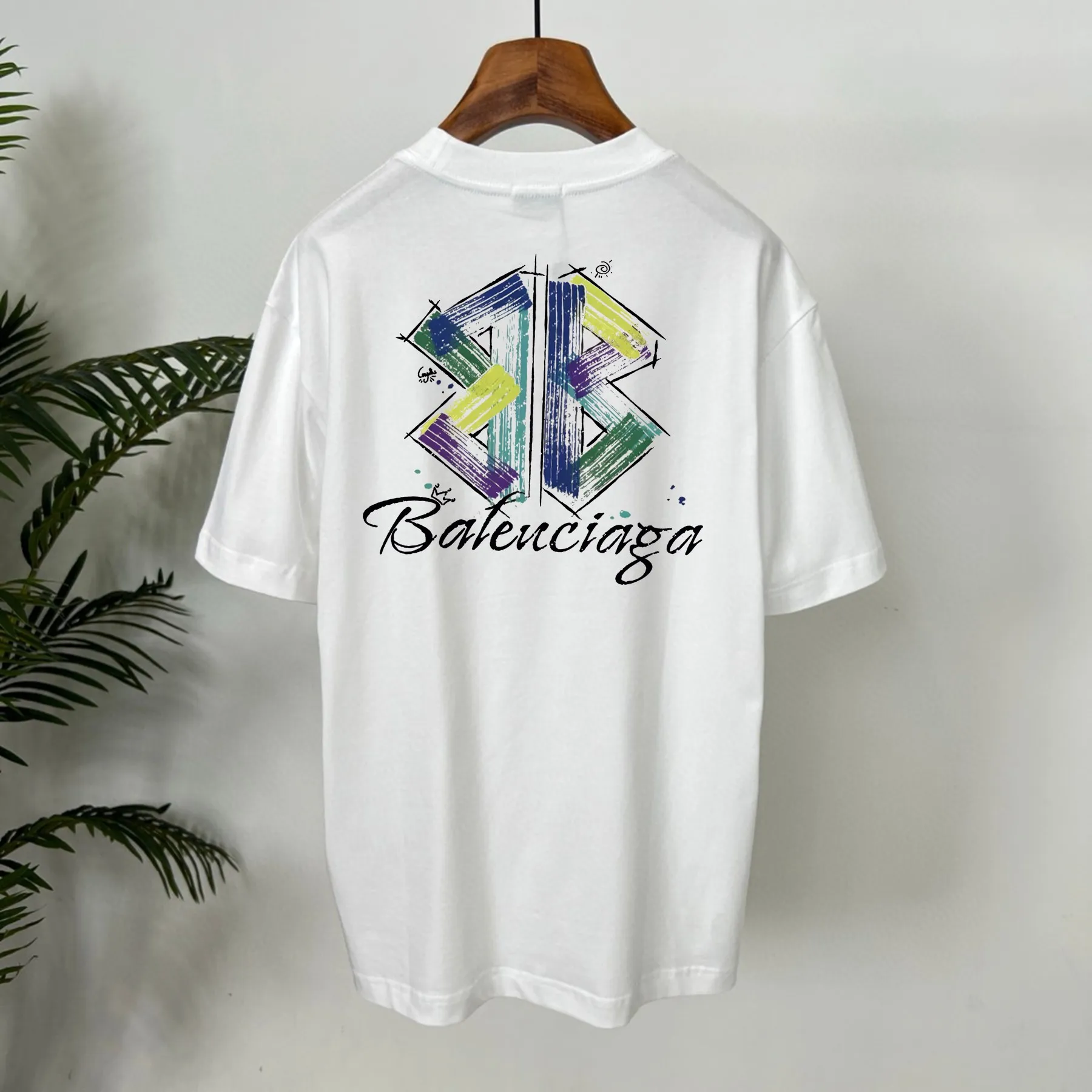🅿️190 Balenciaga 🌟New summer style🎽 Made of 250g Salona cotton fabric, super soft and skin-friendly! High-grade hand-painted printing with logo, design embellishment, neat and detailed wiring inside, making the upper body fashionable! High-end and versatile model, the quality is visible! Size: S-XXL Color: black, white