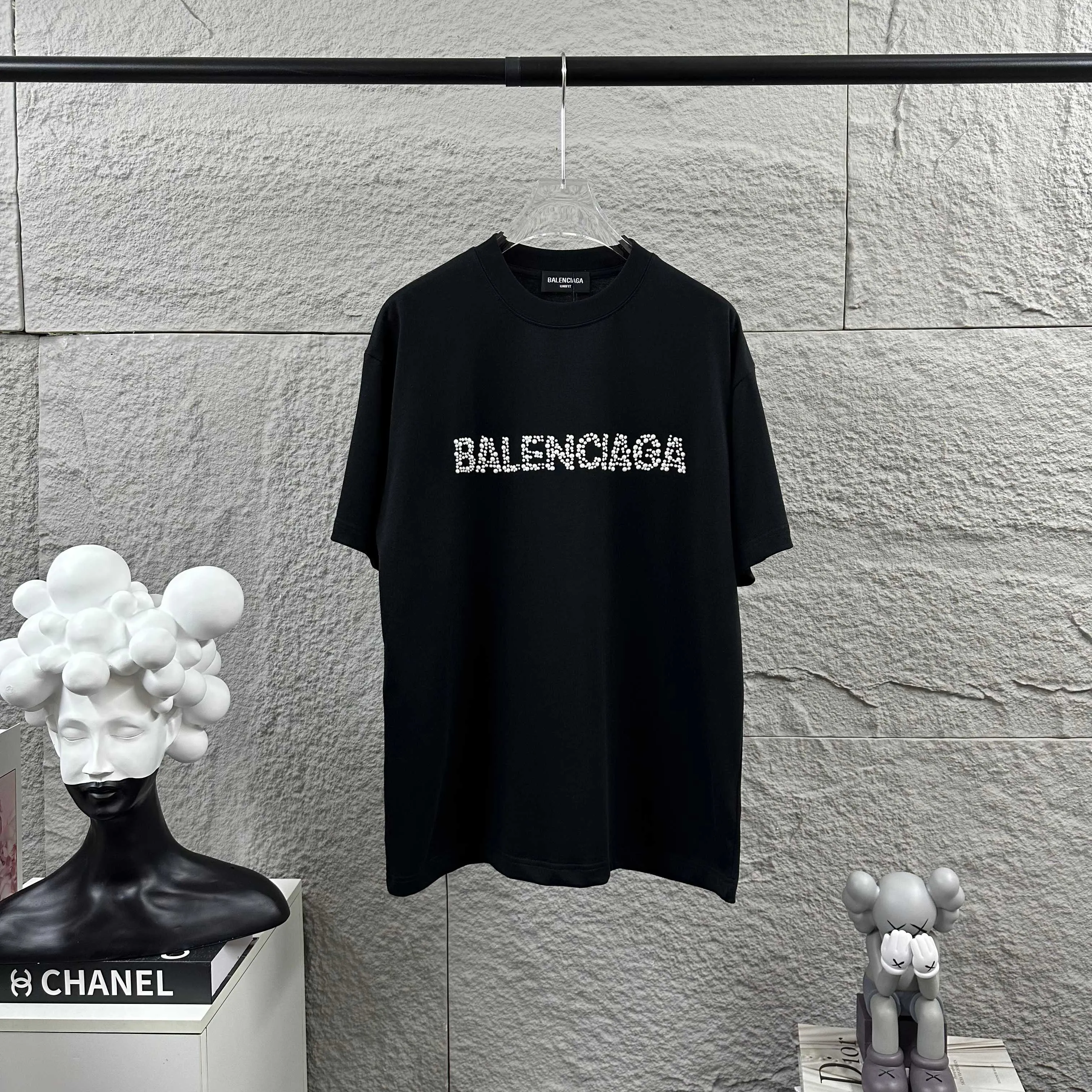 🅿️190 BALENCI*GA Paris 2025 spring and summer new short-sleeved T-shirt Classic three-dimensional hot diamond pearl craft Customized double yarn plain cotton fabric Short-sleeved T-shirt Unisex Color: Black White Size: S (90-130 catties) M (120-150 catties) L (140-165 catties) XL (160-180 catties) XXL (180-210 pounds)