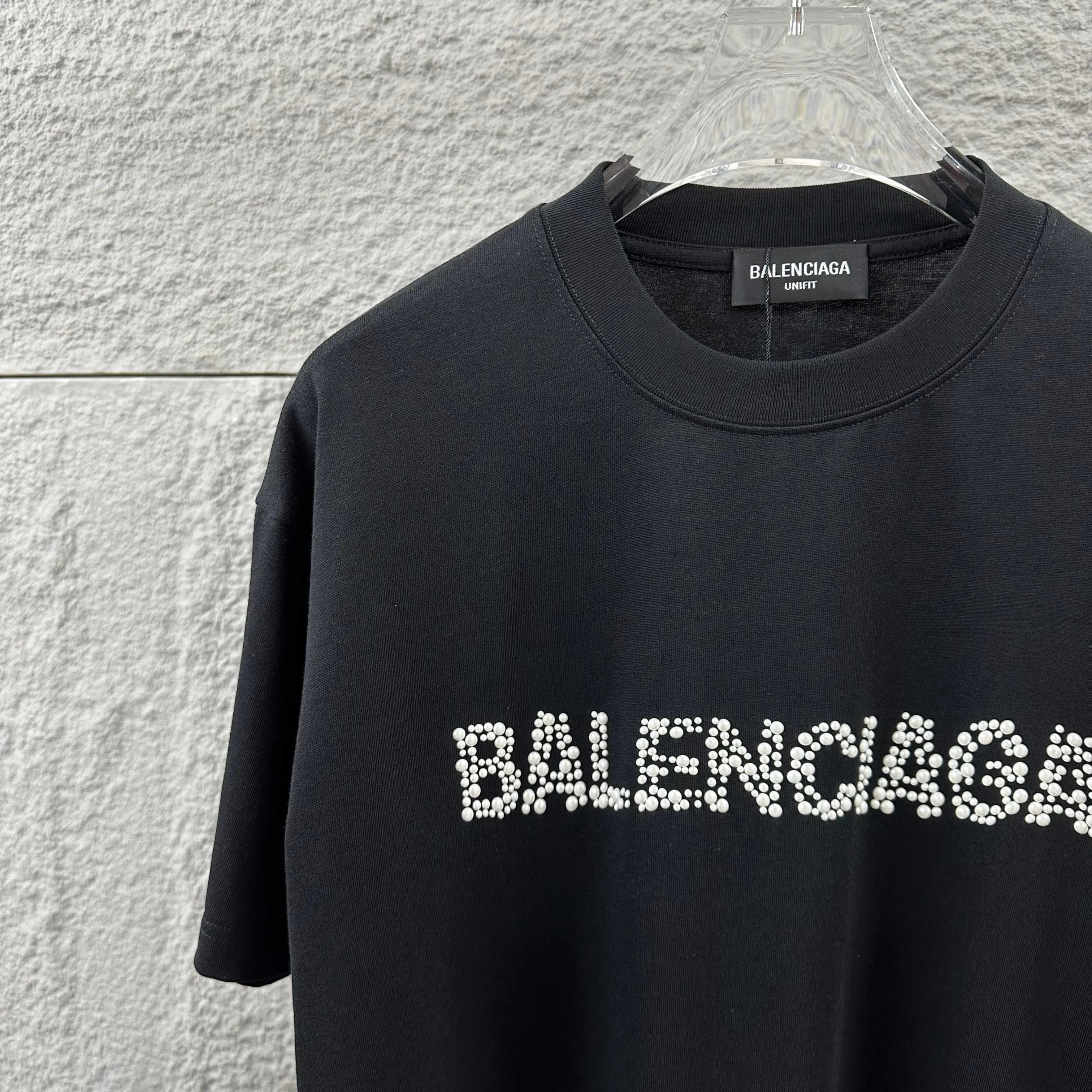 🅿️190 BALENCI*GA Paris 2025 spring and summer new short-sleeved T-shirt Classic three-dimensional hot diamond pearl craft Customized double yarn plain cotton fabric Short-sleeved T-shirt Unisex Color: Black White Size: S (90-130 catties) M (120-150 catties) L (140-165 catties) XL (160-180 catties) XXL (180-210 pounds)