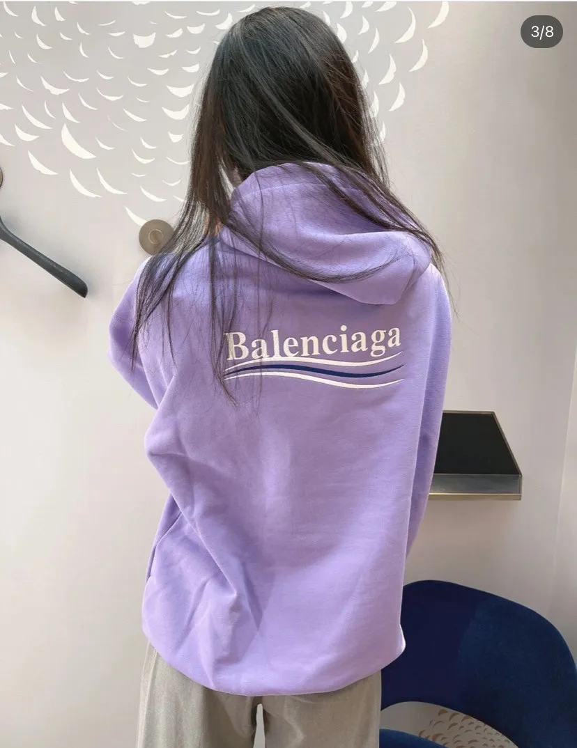 ♻️💯Upper body reference model picture❤️The top version of Balenciaga BALENCIAGA Cola Mailang embroidery print male and female couple stars the same style pure cotton hoodie hooded sweatshirt. Three colors are available to ensure the same fabric as the original version, no color difference! Customized dyeing in a package! INS, Xiaohongshu’s popular style, classics that never fade away! The king of orders in Spain, the fried chicken is highly recommended! 480% pure cotton terry fabric, comfortable and warm! Full of drape! The printing uses Tajima embroidery machine imported from Japan, which is known as the fighter among embroidery machines. The embroidery is meticulous, with no threads or skipped threads, the printing and embroidery are full and fine, and the letter spacing is consistent with ZP! Wearing it gives you full confidence and peace of mind! The labels and washes are all correct! On behalf of G at the same level! Consistent packaging at the counter! Size: XS-L Color: Purple light gray white gray P:450