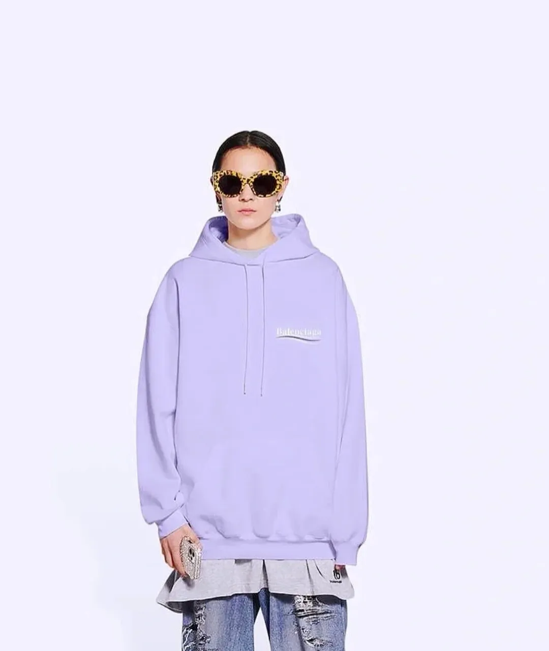 ♻️💯Upper body reference model picture❤️The top version of Balenciaga BALENCIAGA Cola Mailang embroidery print male and female couple stars the same style pure cotton hoodie hooded sweatshirt. Three colors are available to ensure the same fabric as the original version, no color difference! Customized dyeing in a package! INS, Xiaohongshu’s popular style, classics that never fade away! The king of orders in Spain, the fried chicken is highly recommended! 480% pure cotton terry fabric, comfortable and warm! Full of drape! The printing uses Tajima embroidery machine imported from Japan, which is known as the fighter among embroidery machines. The embroidery is meticulous, with no threads or skipped threads, the printing and embroidery are full and fine, and the letter spacing is consistent with ZP! Wearing it gives you full confidence and peace of mind! The labels and washes are all correct! On behalf of G at the same level! Consistent packaging at the counter! Size: XS-L Color: Purple light gray white gray P:450